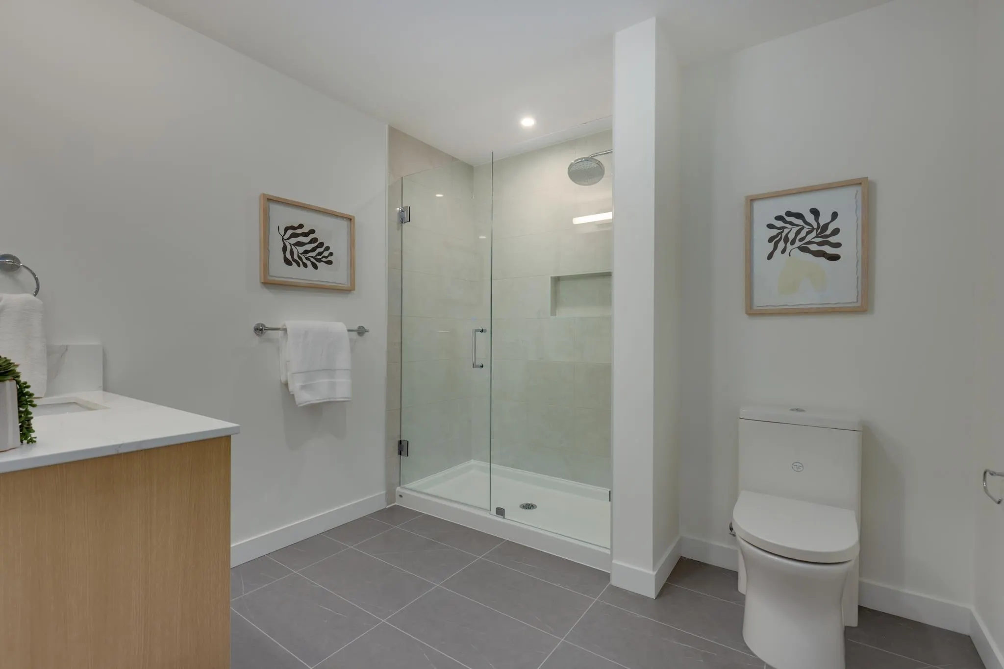 305 600 Rochester Avenue