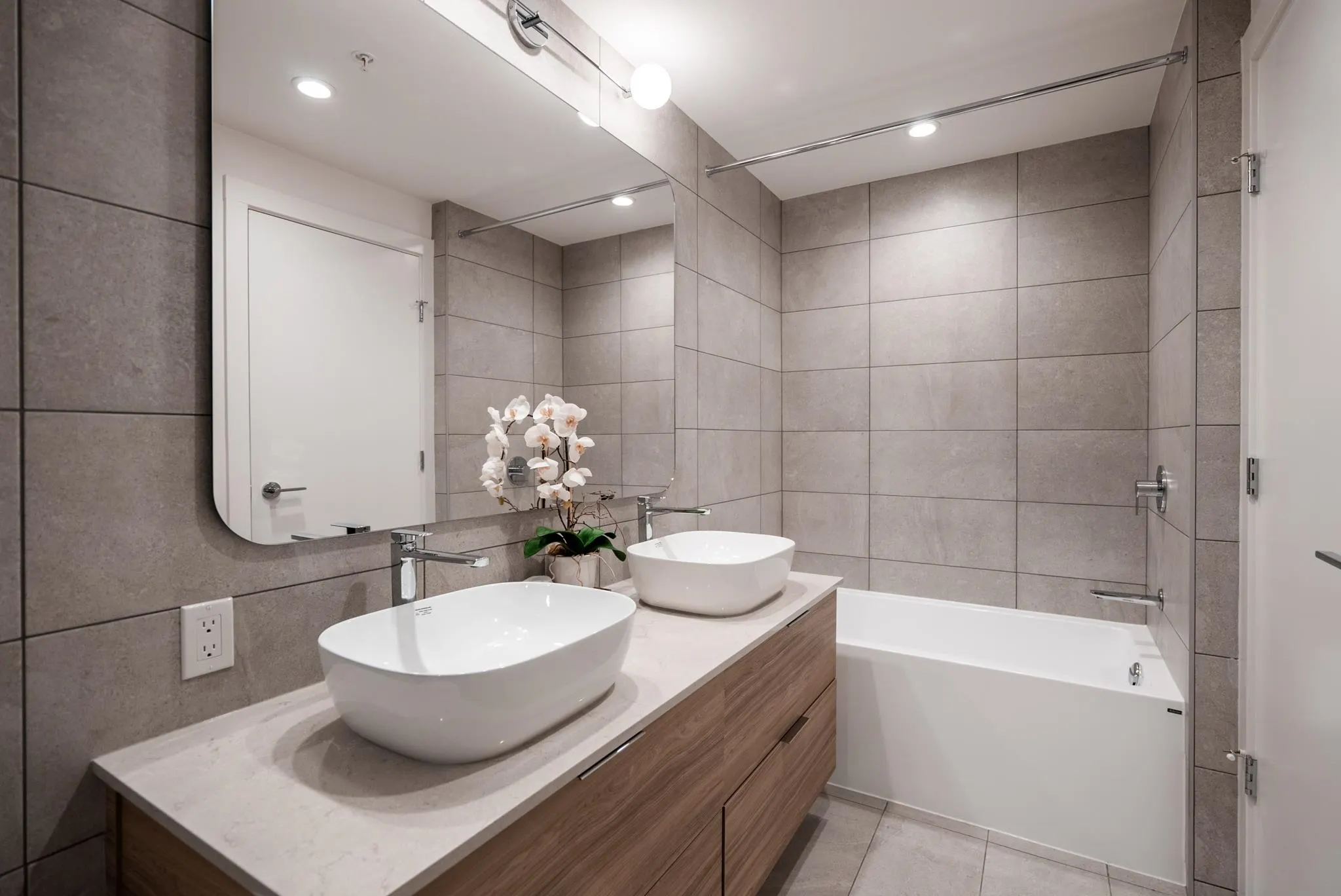 605 2325 Emery Court