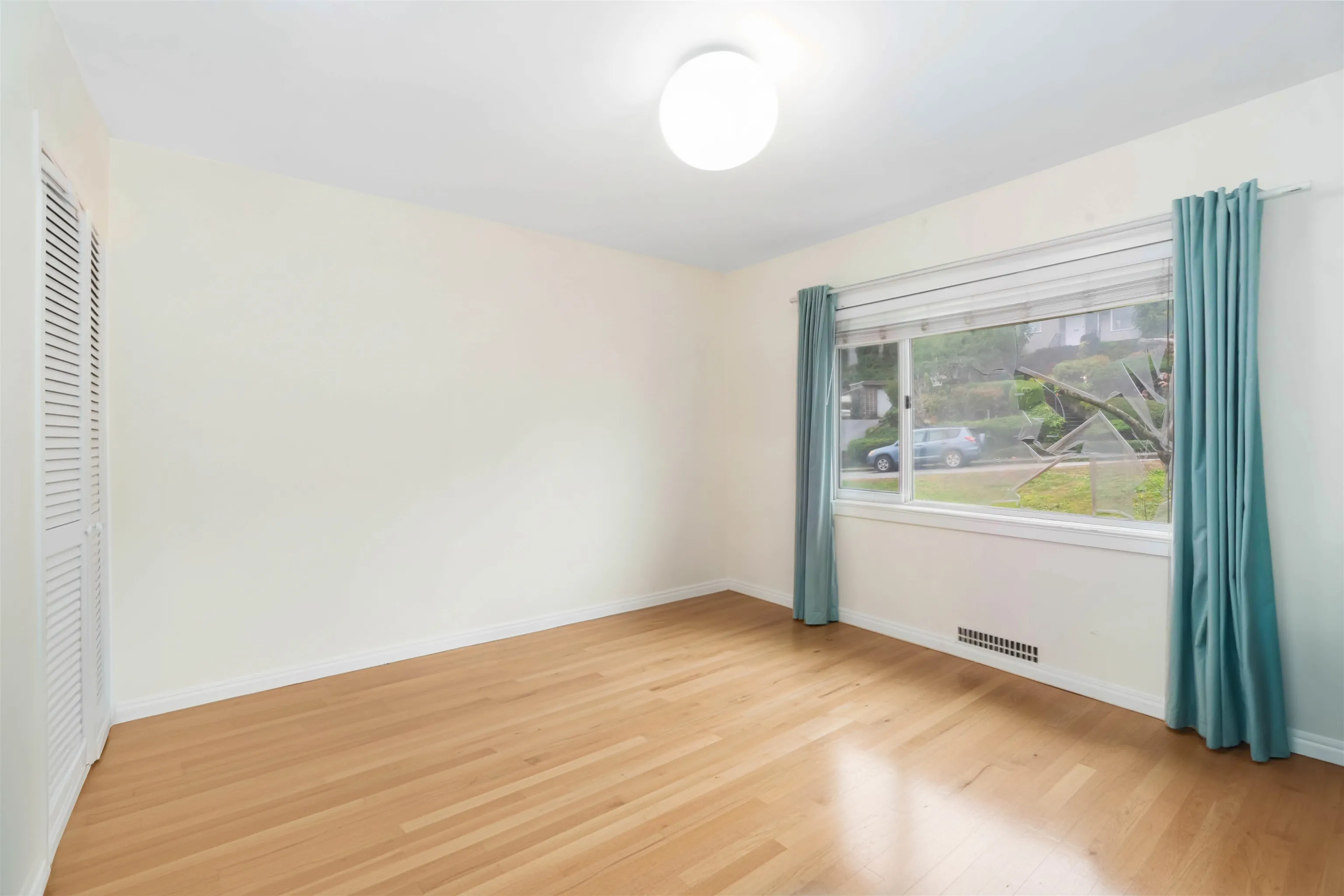 4037 Nithsdale Street