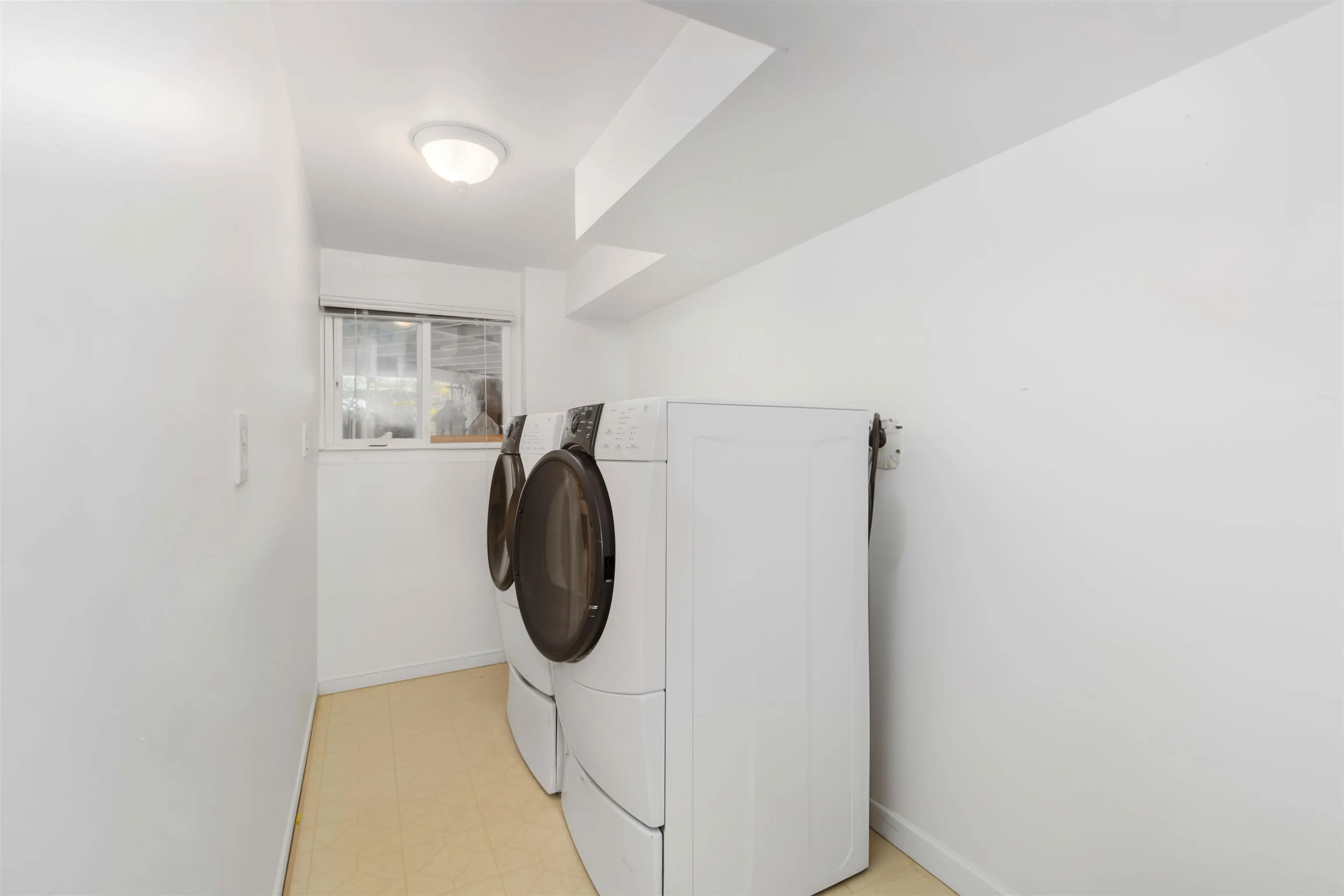 4037 Nithsdale Street