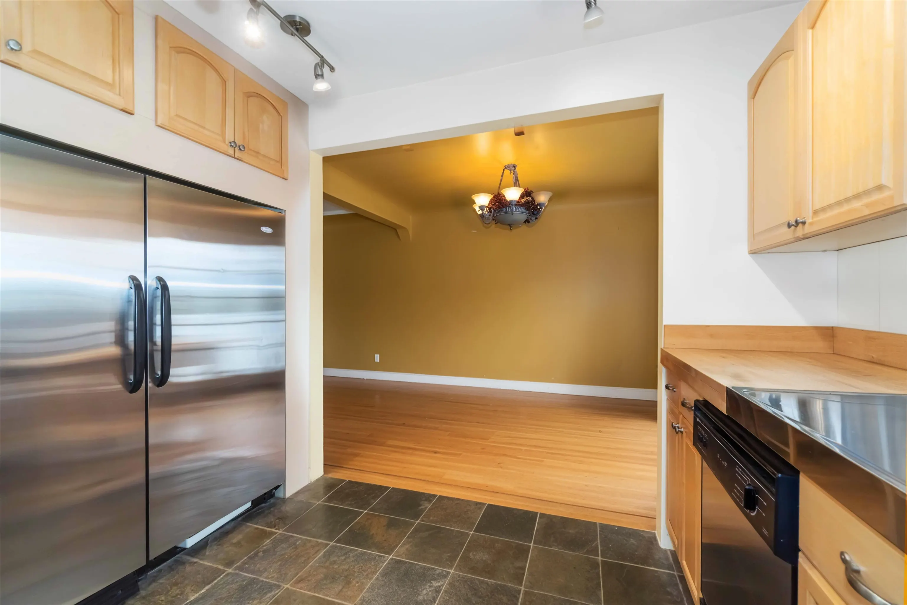 4037 Nithsdale Street