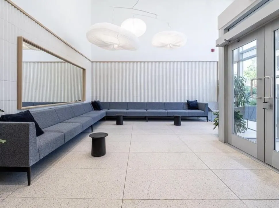 411 9888 University Crescent