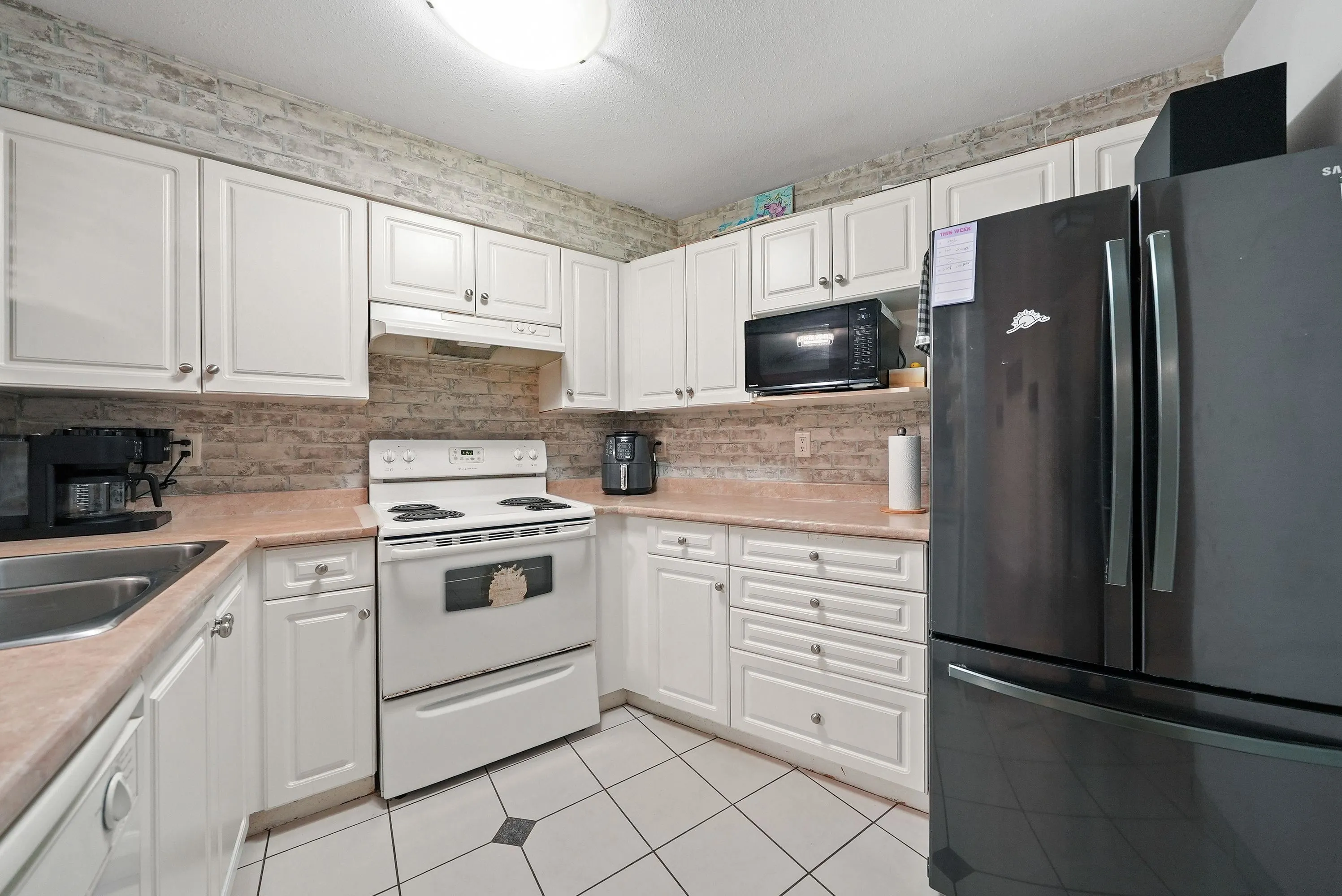 2 1383 Brunette Avenue