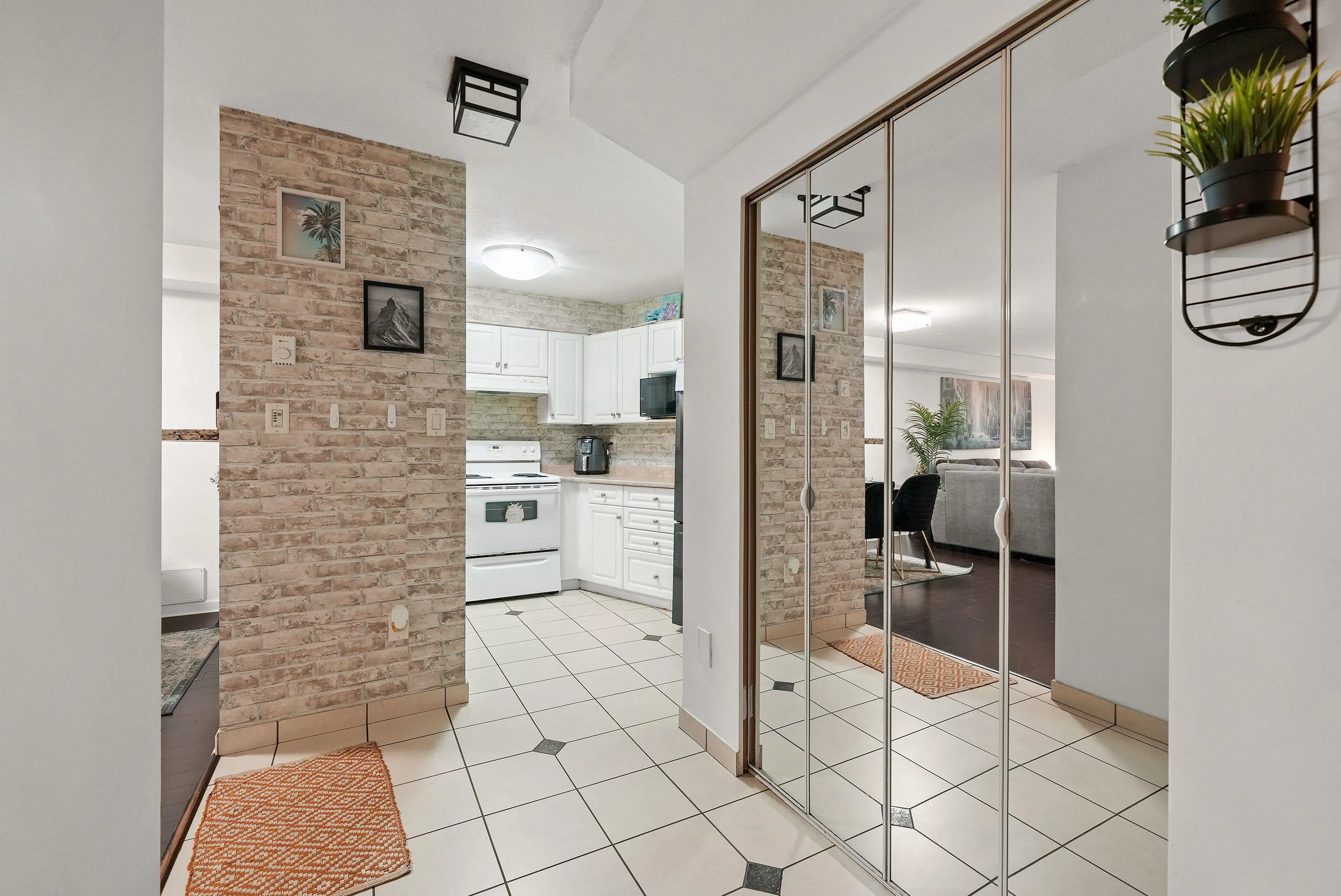 2 1383 Brunette Avenue