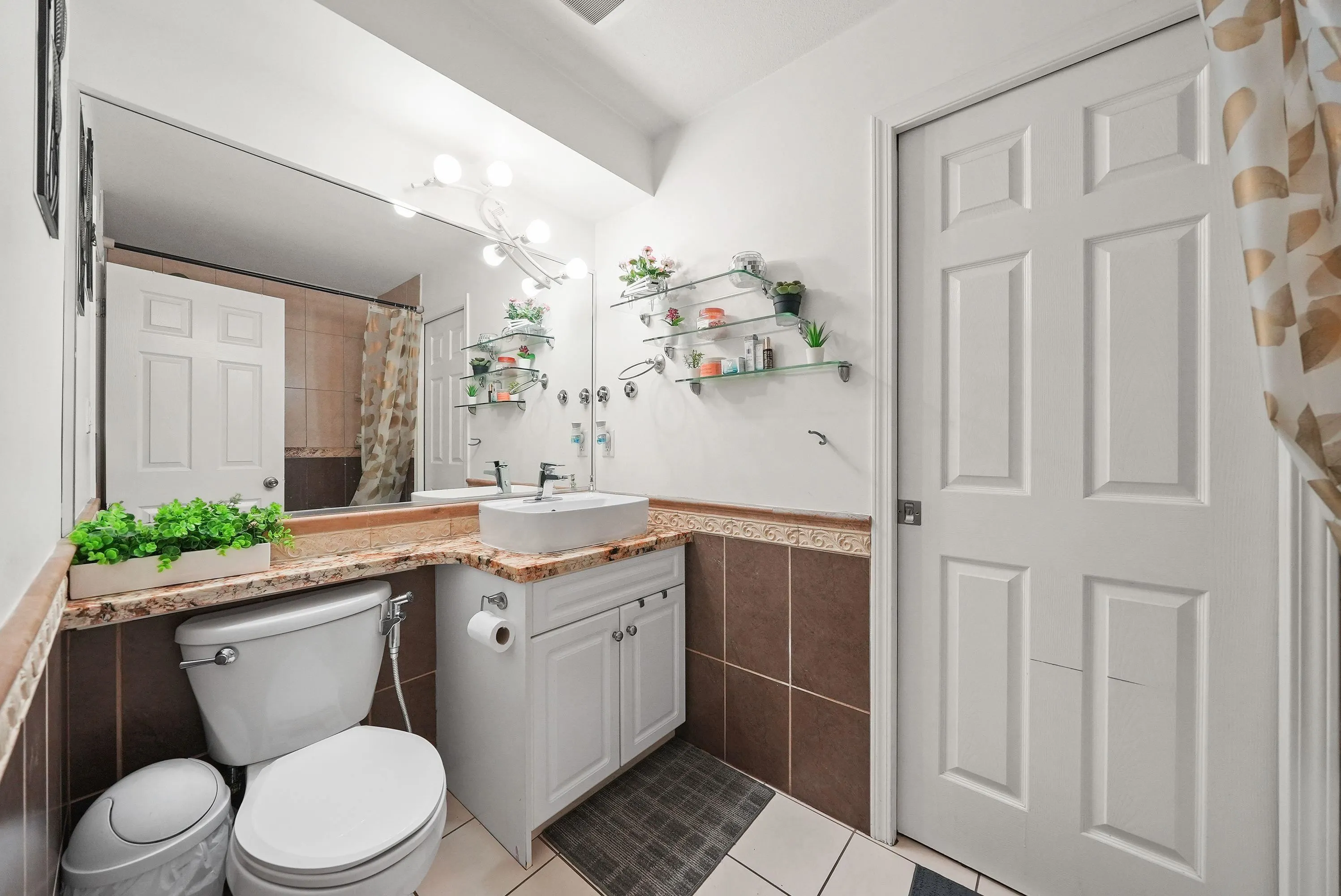 2 1383 Brunette Avenue