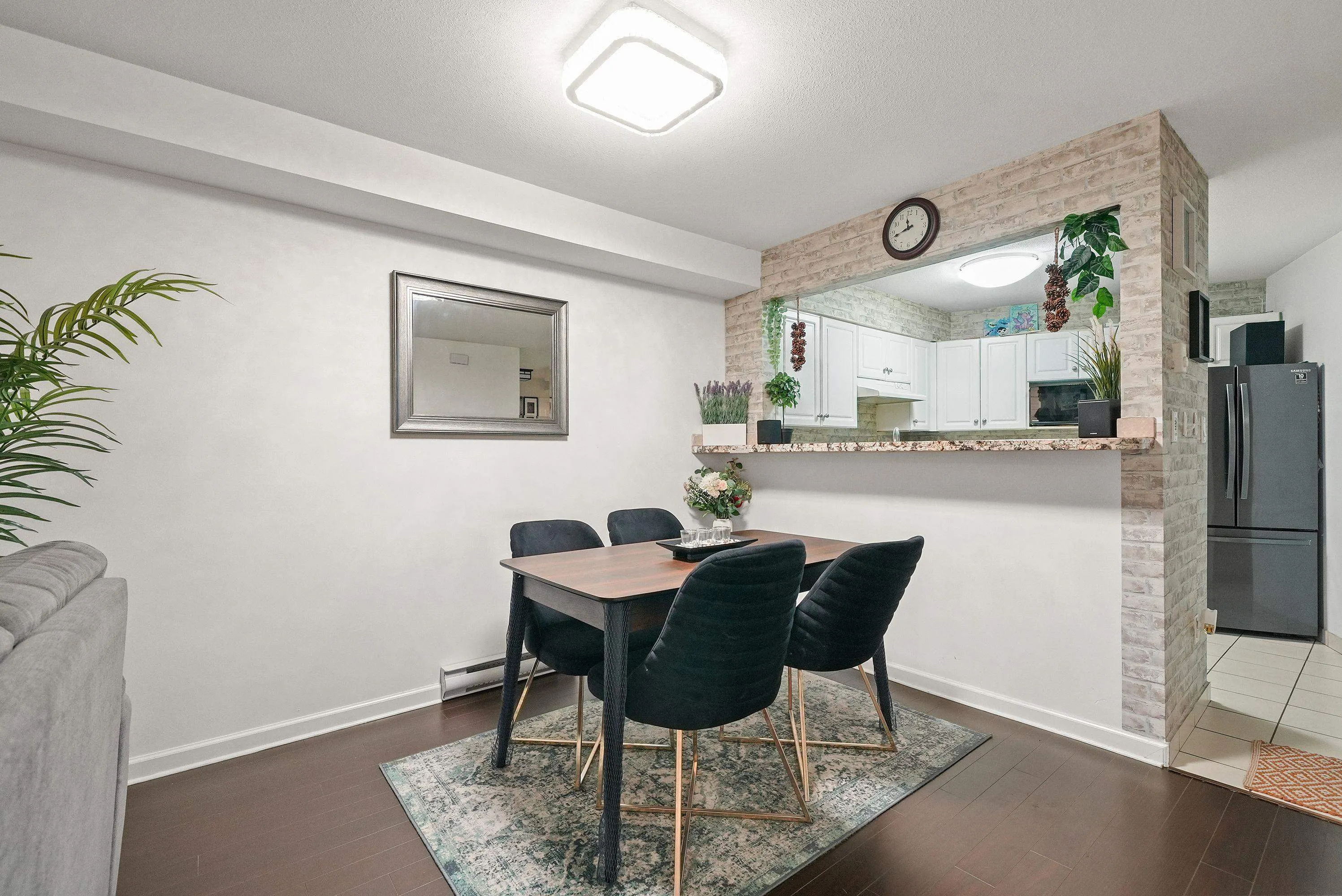 2 1383 Brunette Avenue