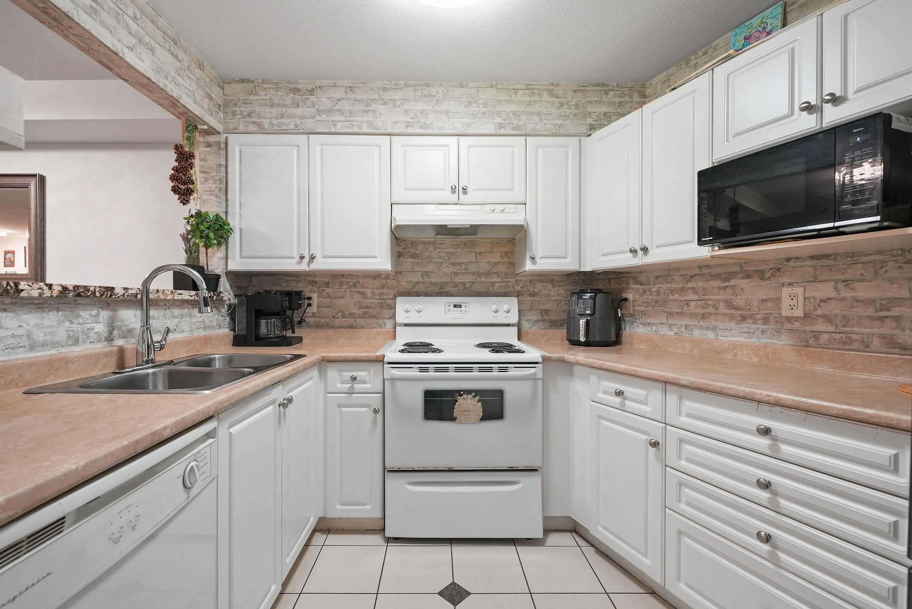 2 1383 Brunette Avenue