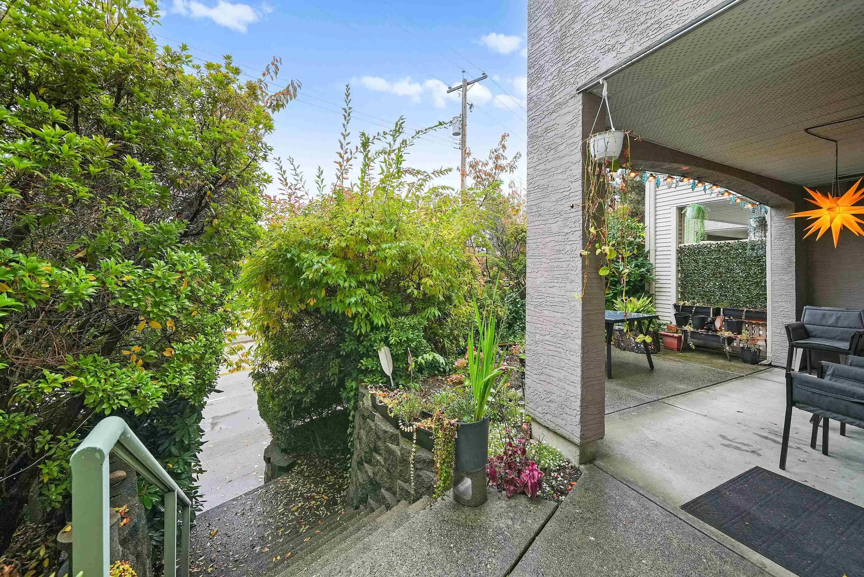 2 1383 Brunette Avenue