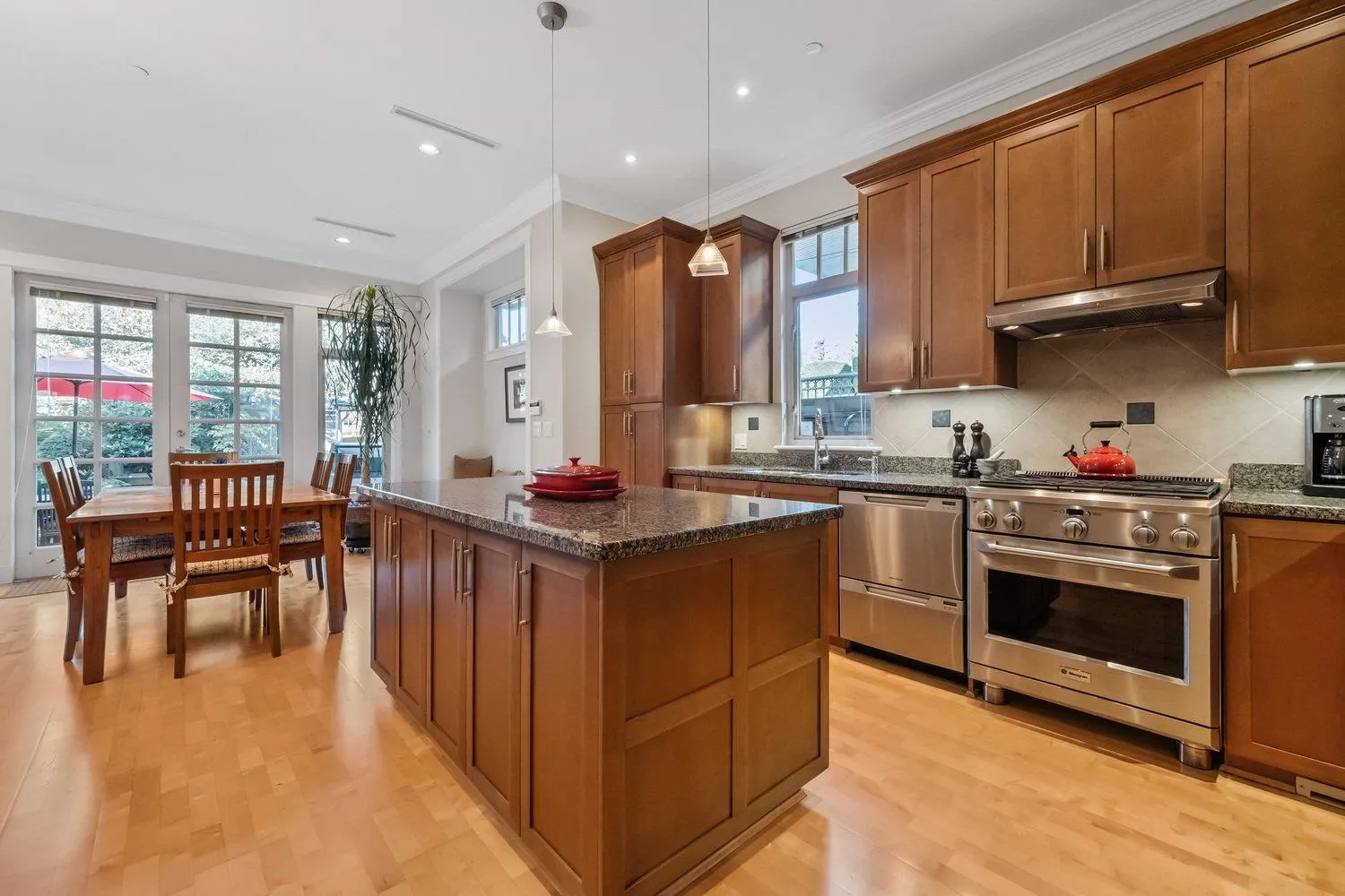 6677 Laburnum Street