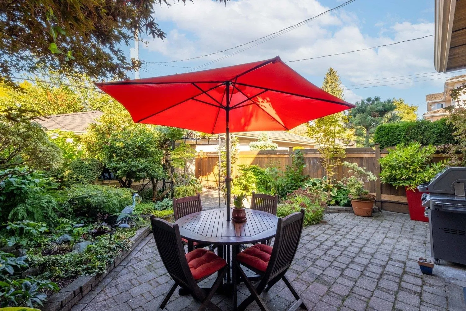 6677 Laburnum Street