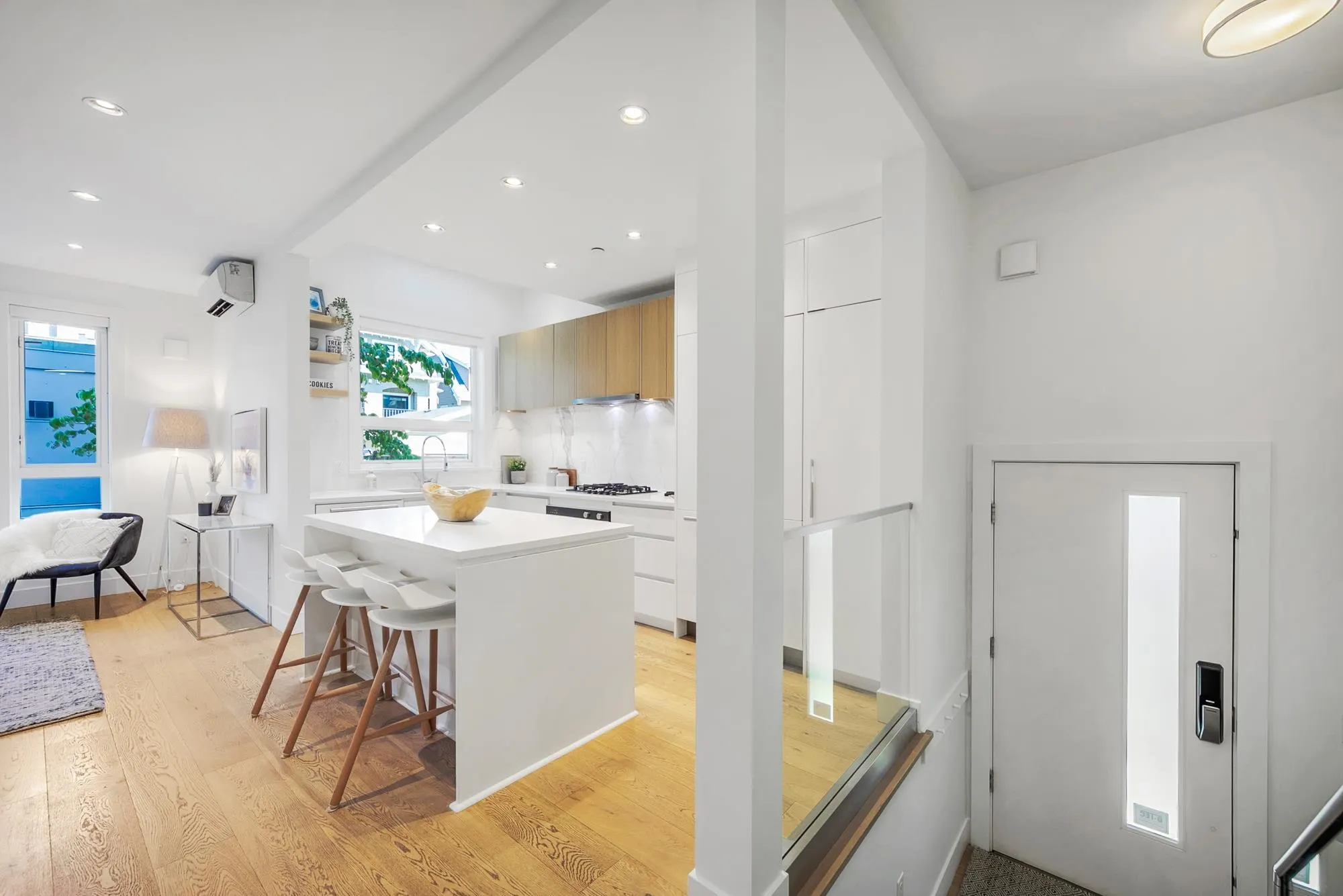 2431 W Broadway Street