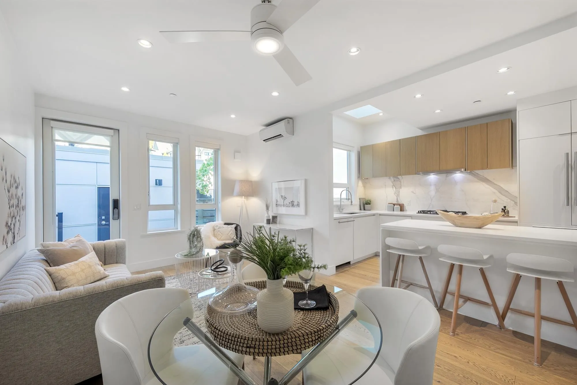 2431 W Broadway Street