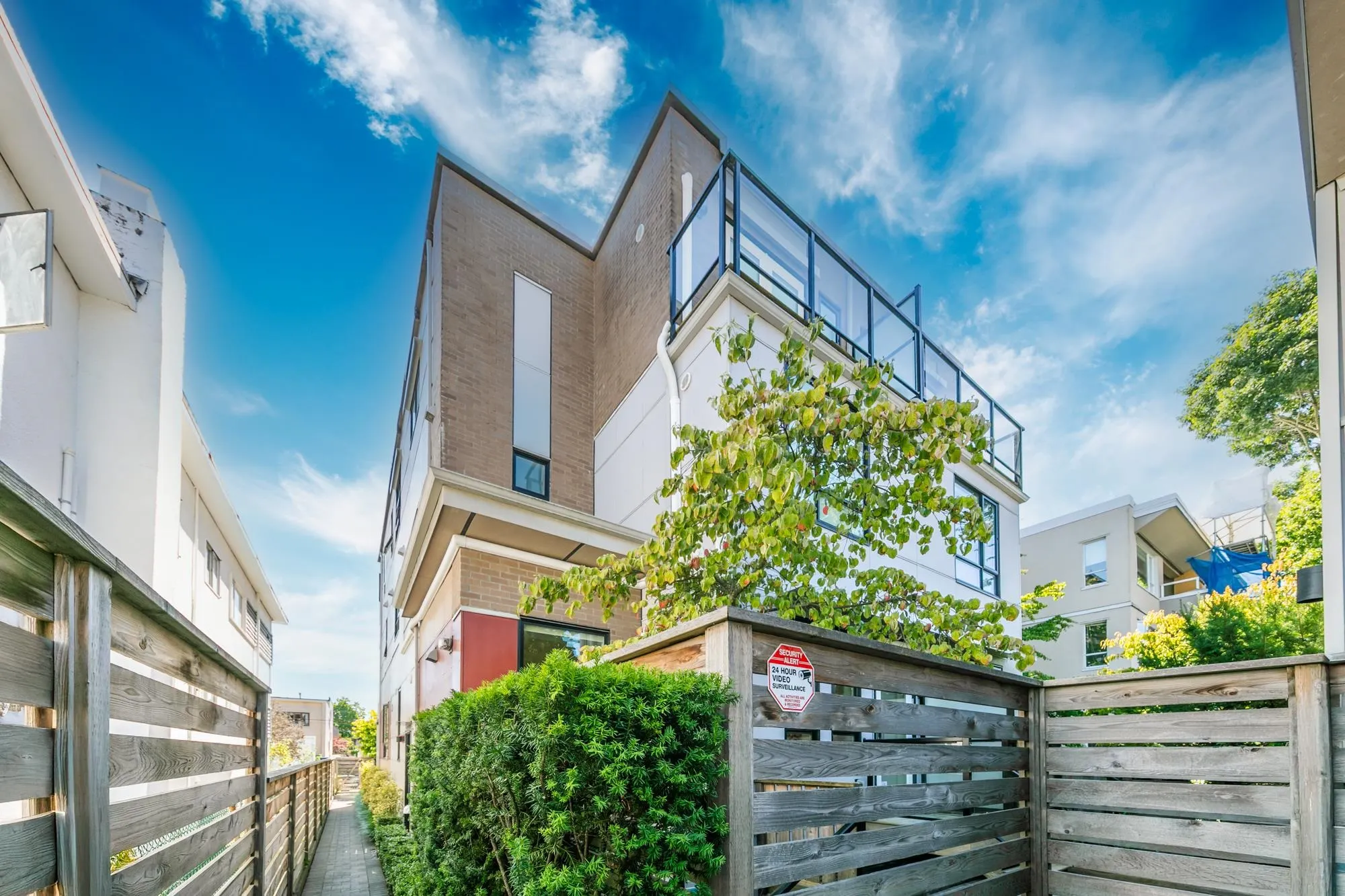 2431 W Broadway Street