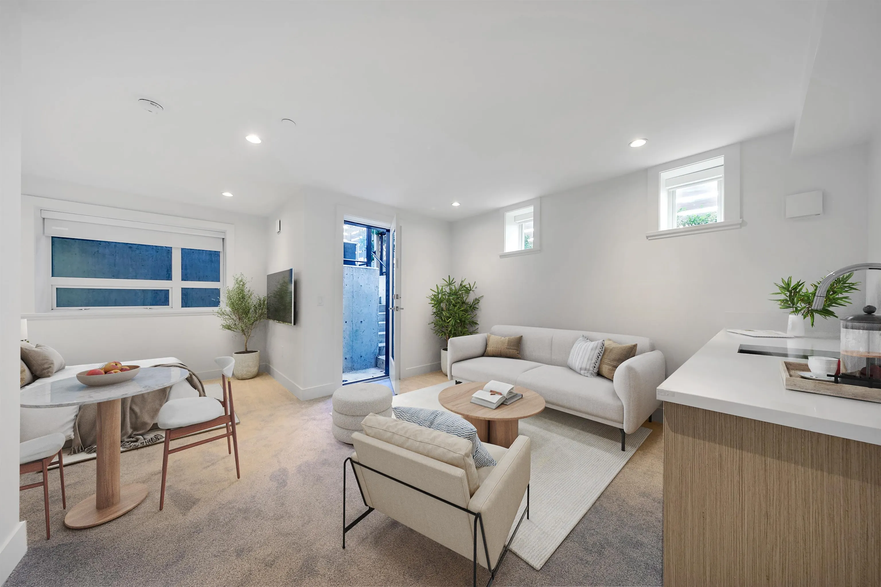 2431 W Broadway Street