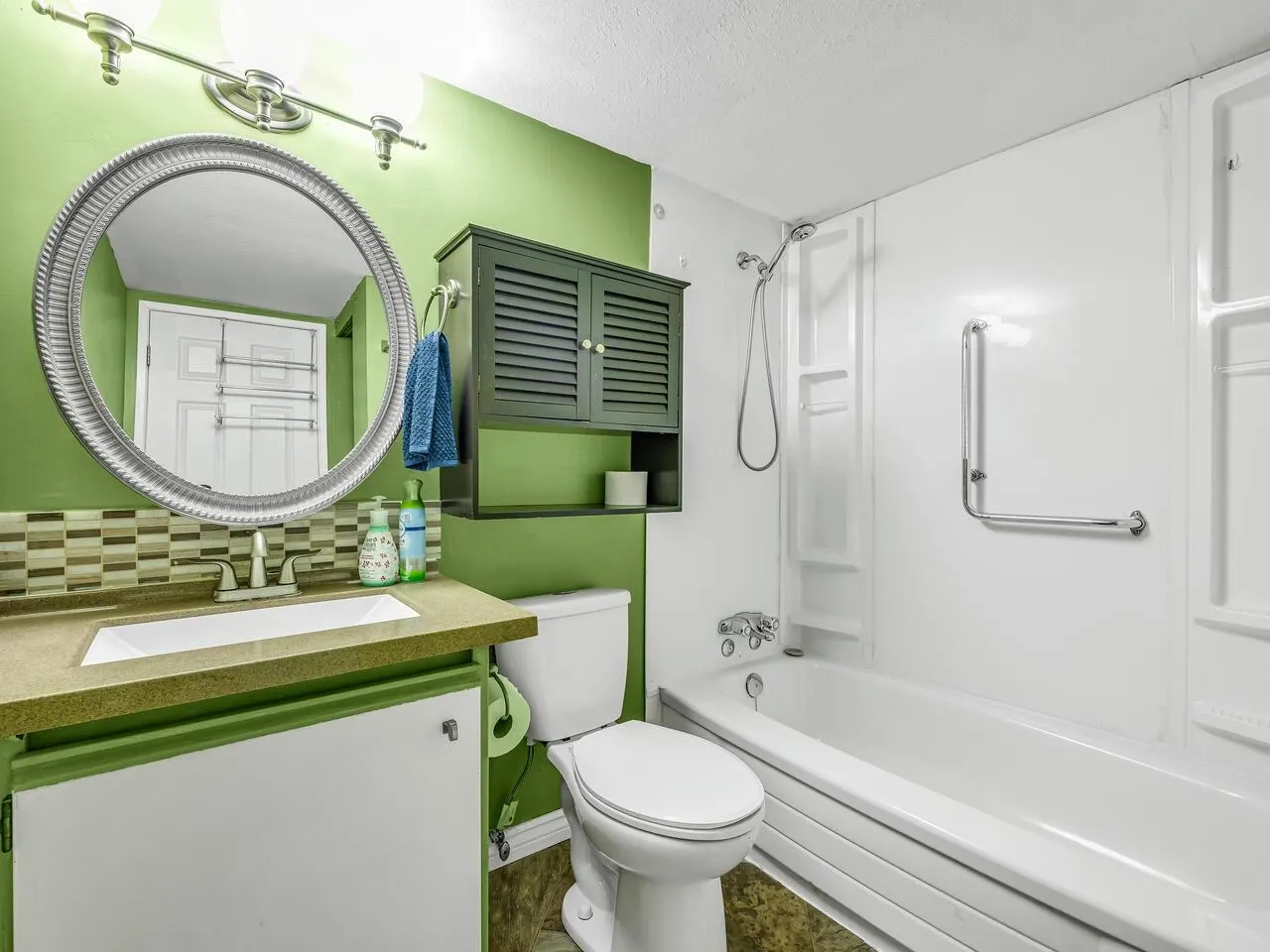 211 10157 University Drive