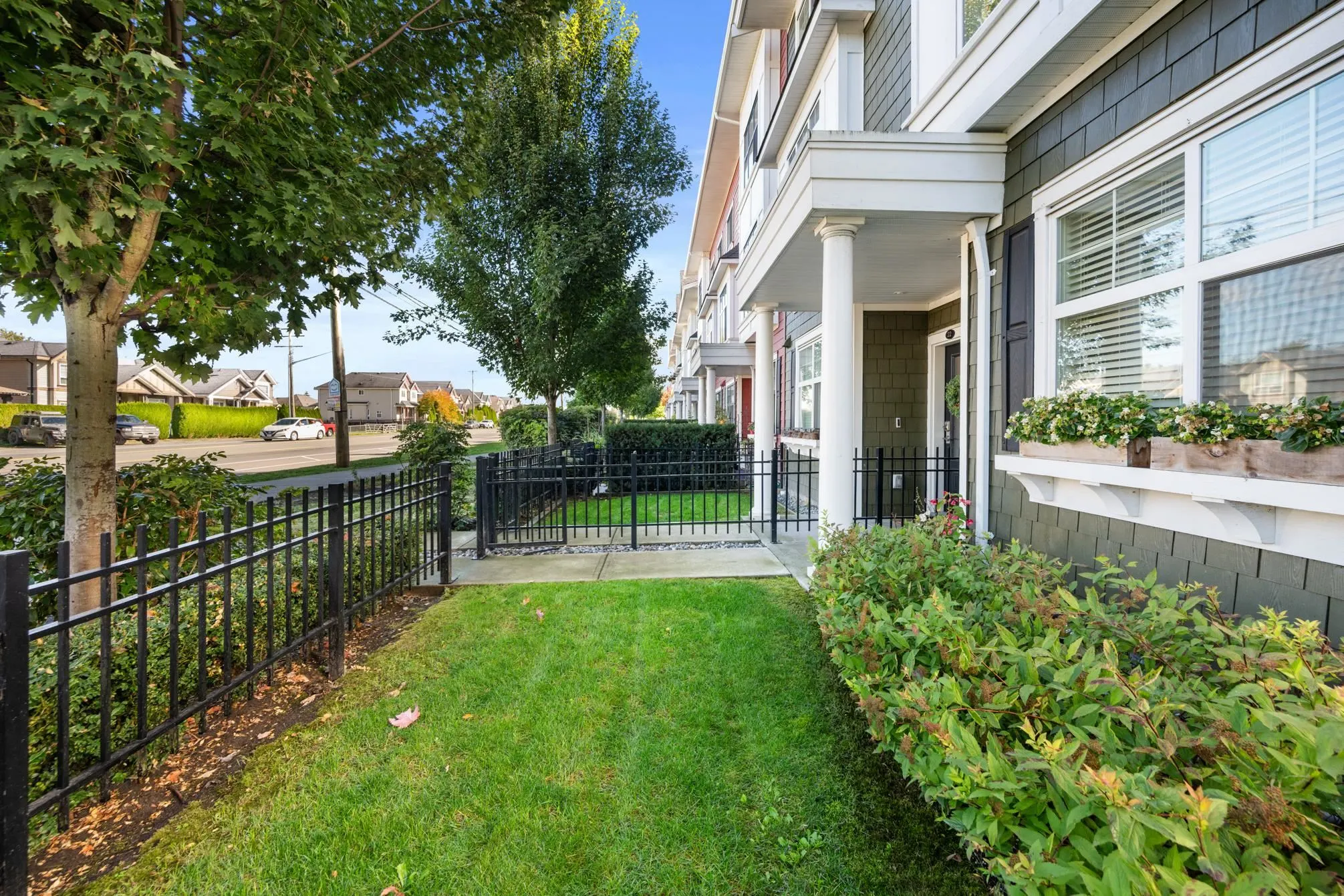 23 27735 Roundhouse Drive