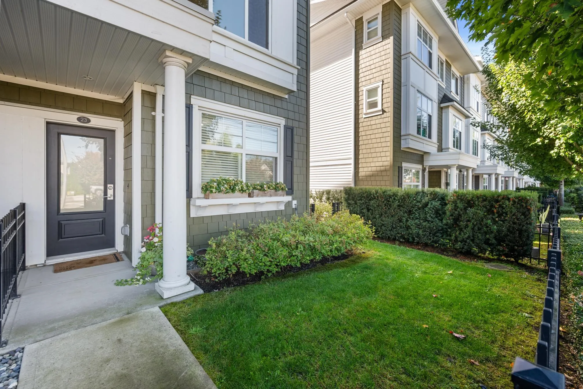 23 27735 Roundhouse Drive