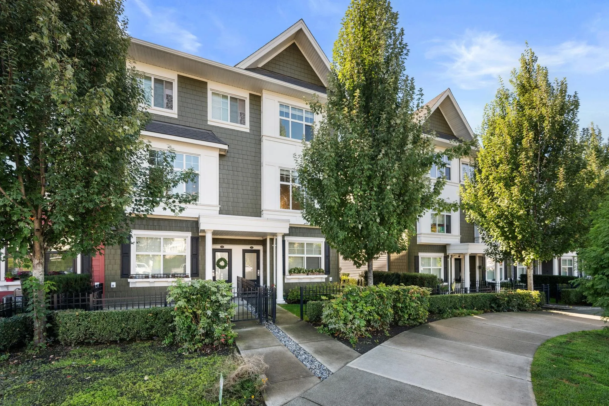 23 27735 Roundhouse Drive