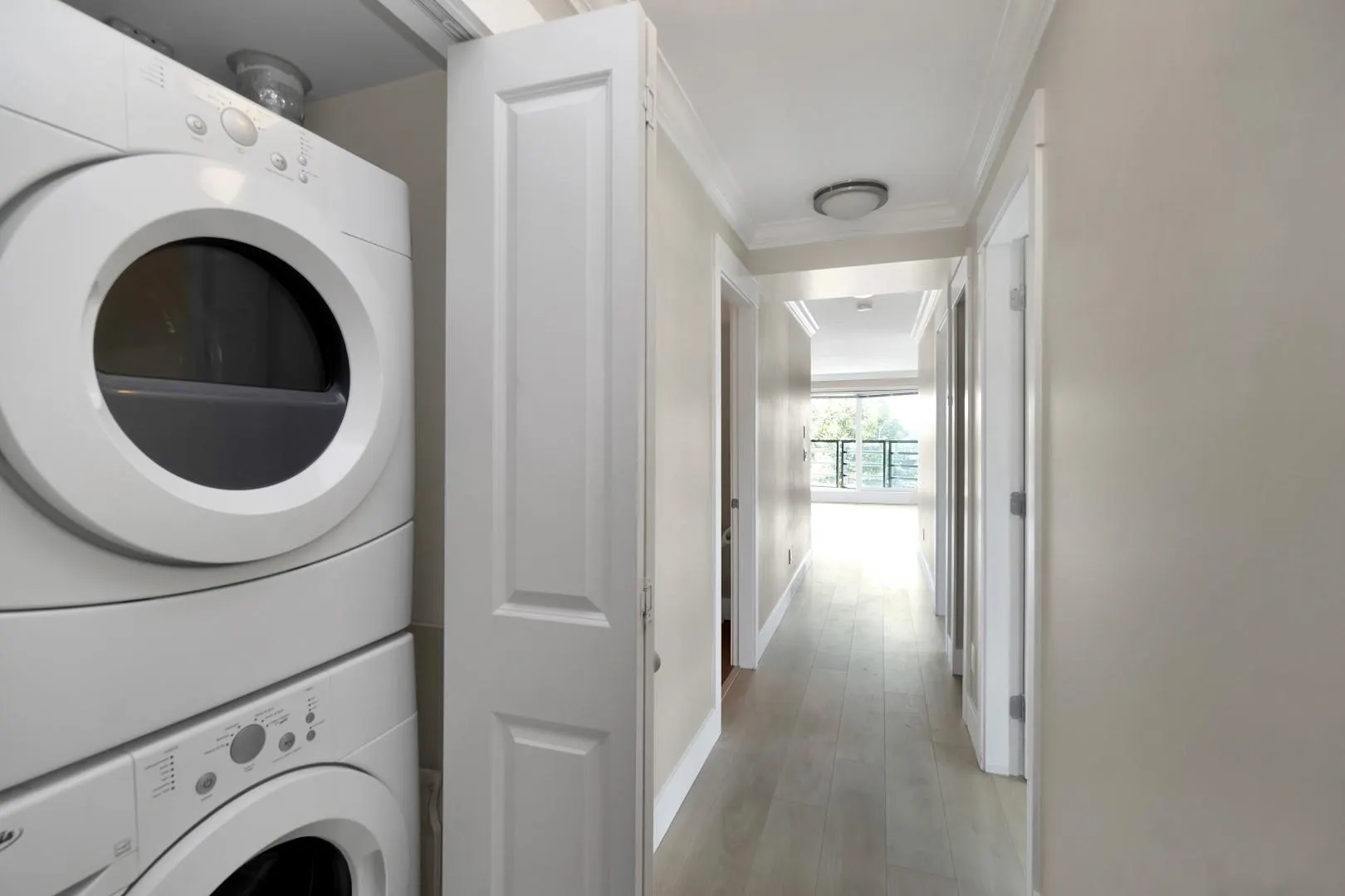 309 857 W 15th Street