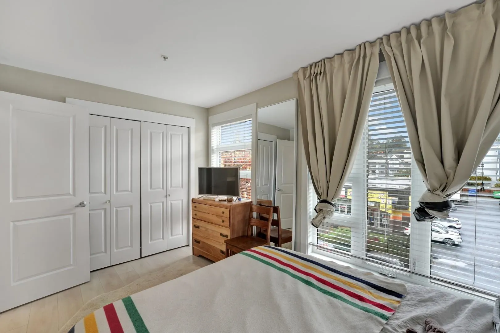 309 857 W 15th Street