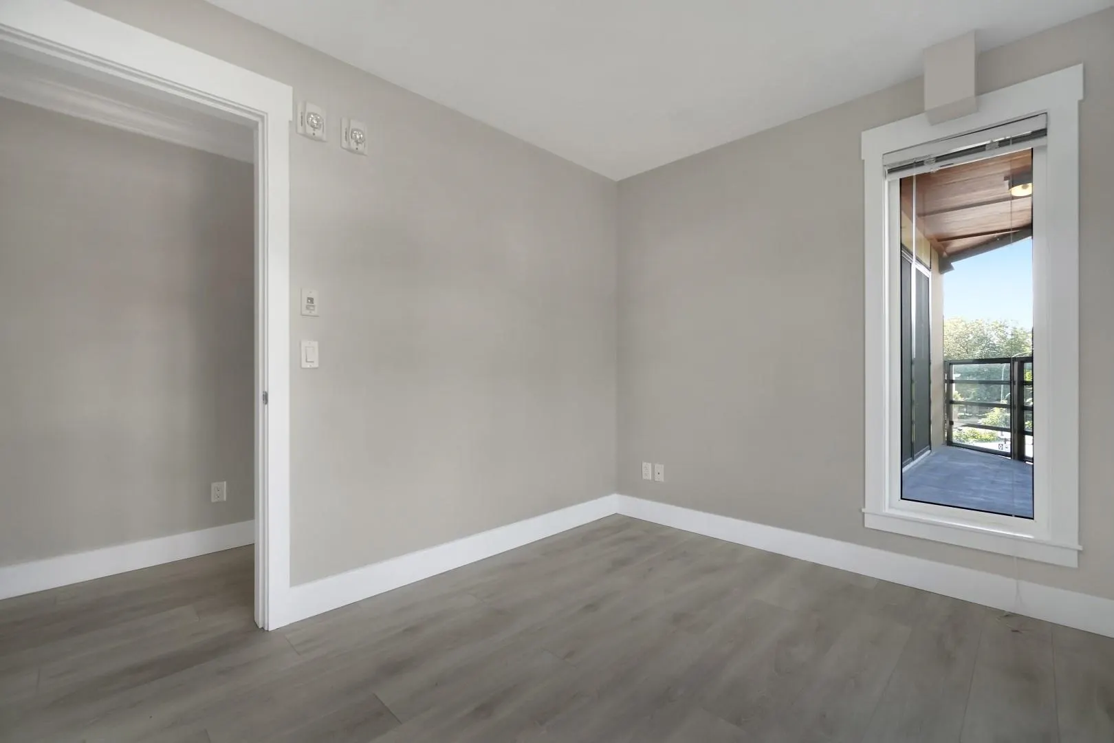 309 857 W 15th Street