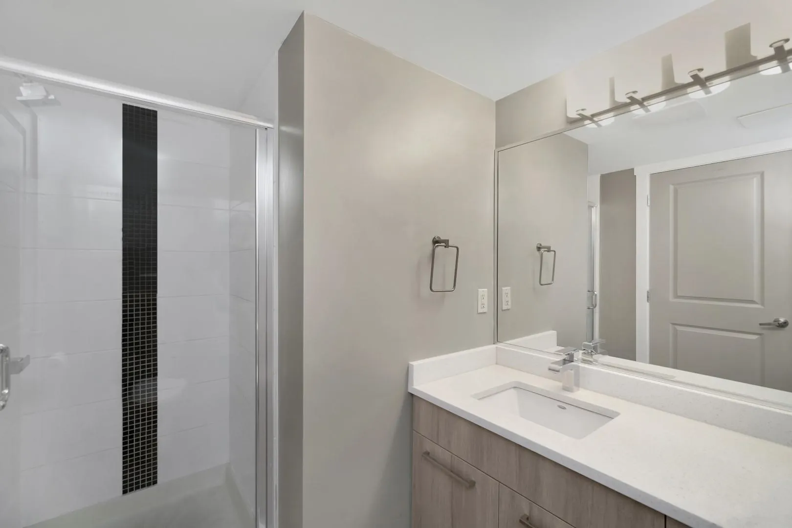 309 857 W 15th Street