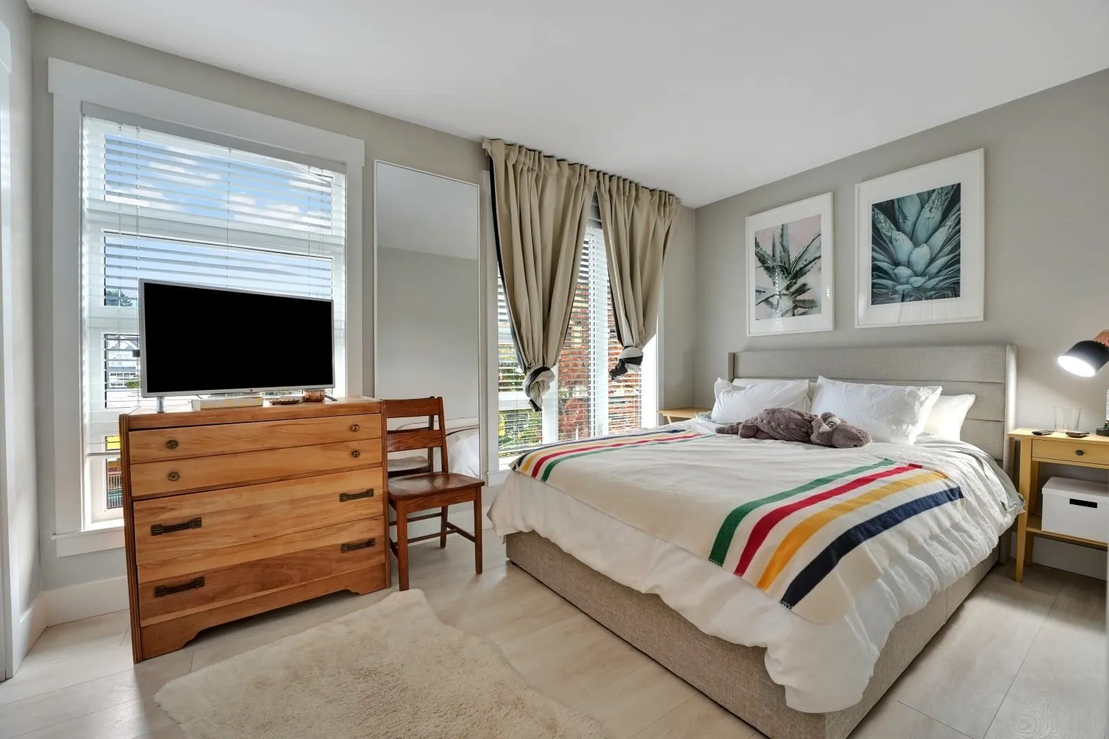 309 857 W 15th Street