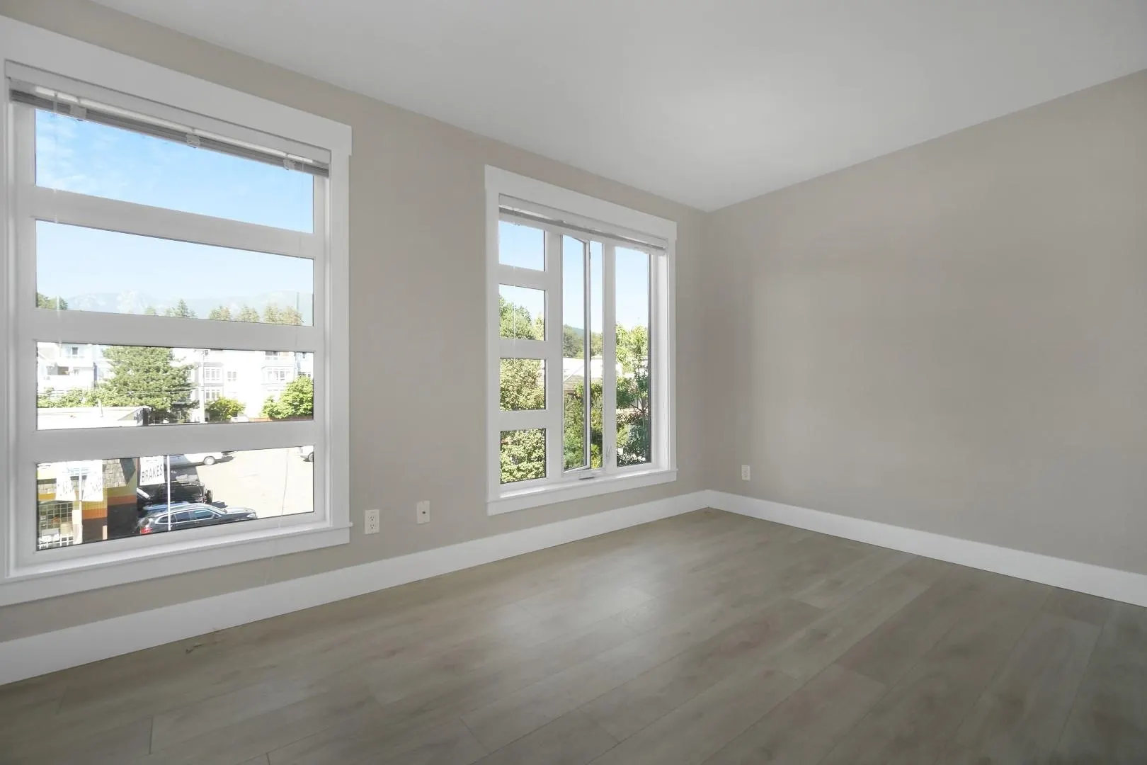 309 857 W 15th Street