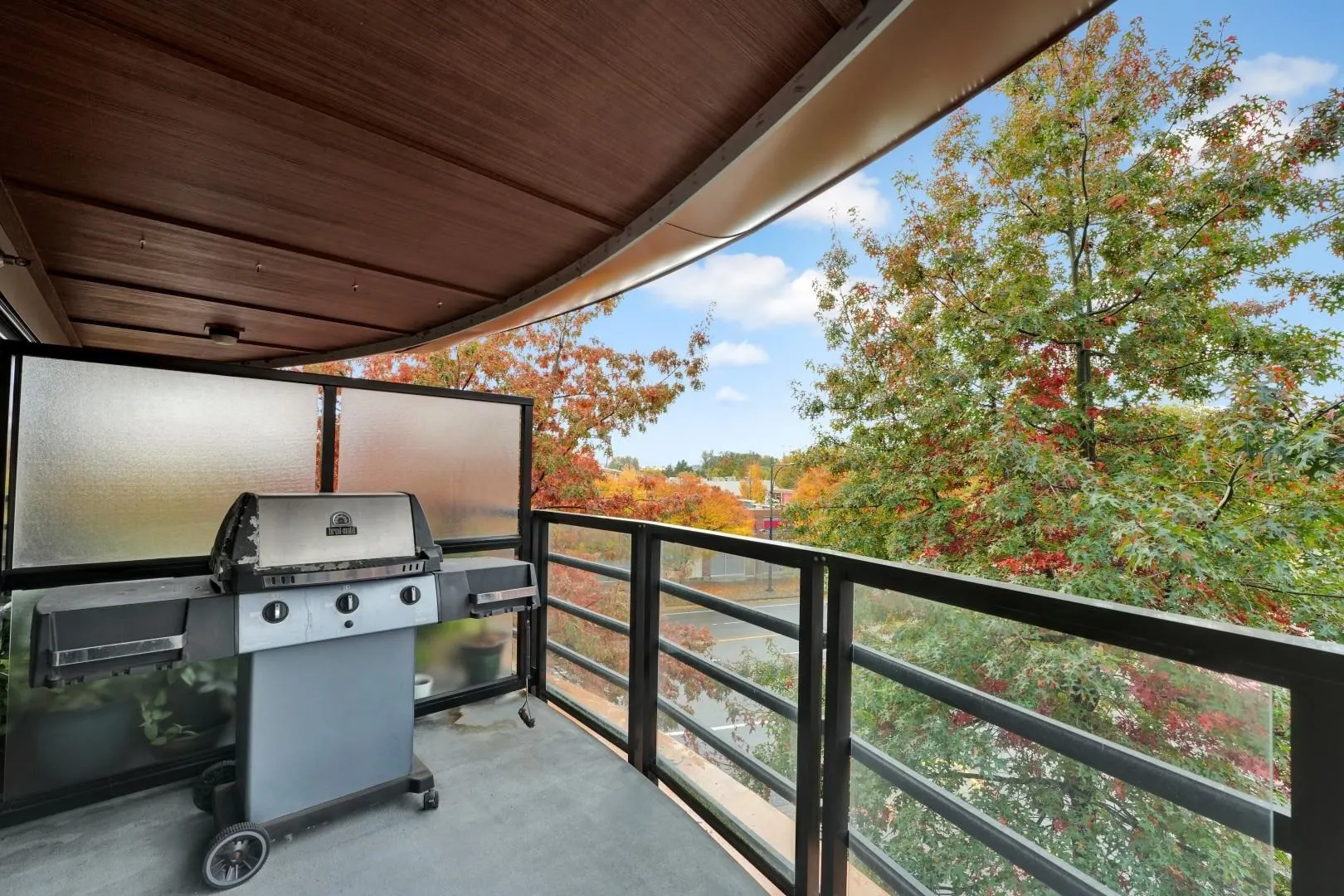 309 857 W 15th Street