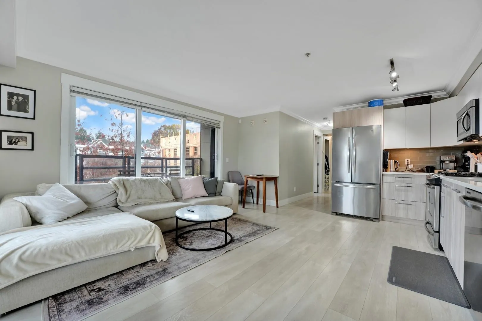 309 857 W 15th Street