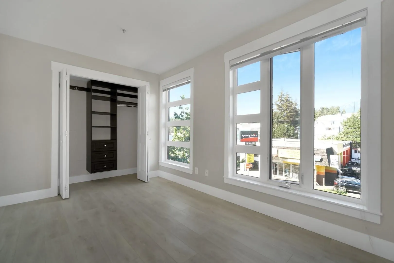 309 857 W 15th Street