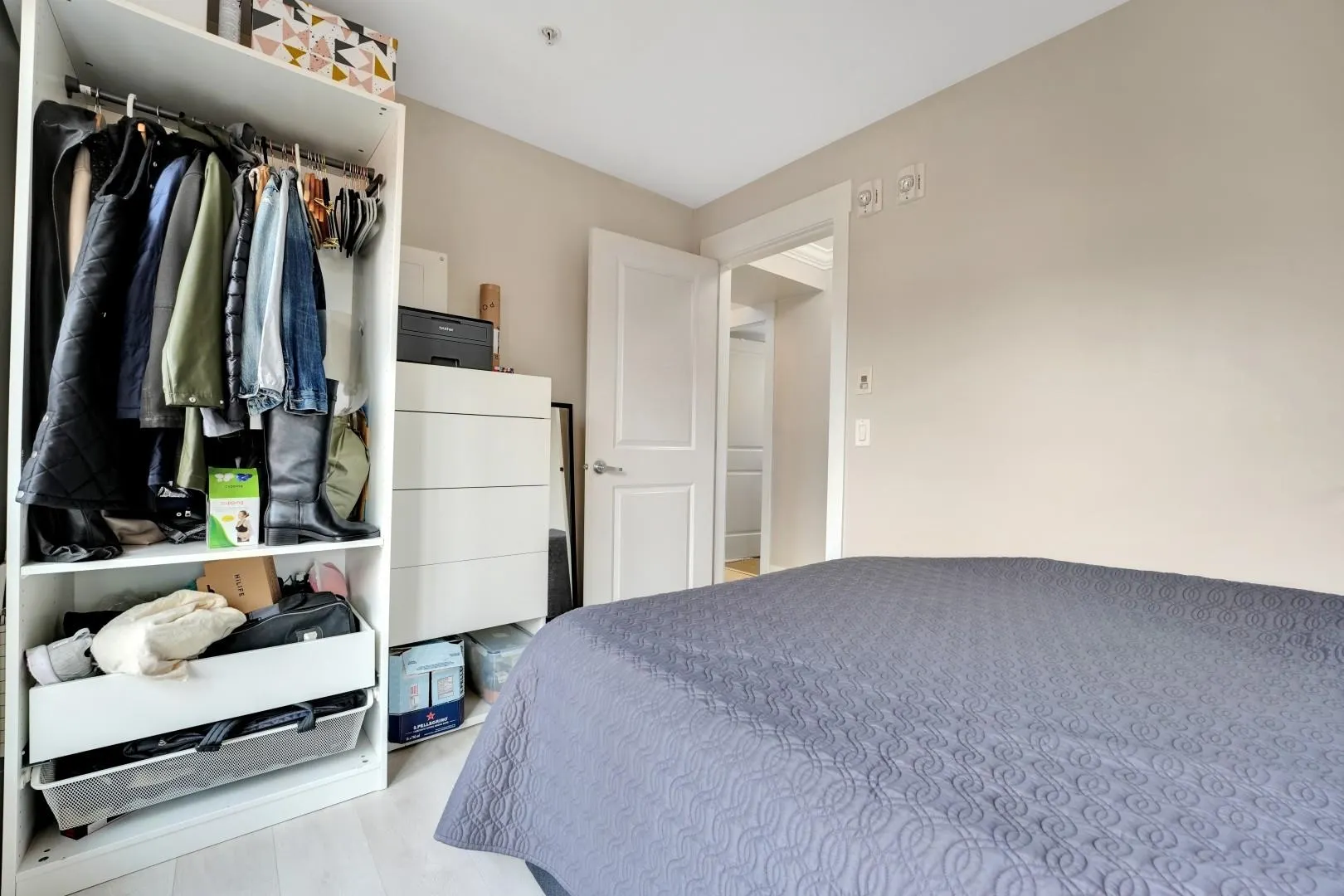 309 857 W 15th Street