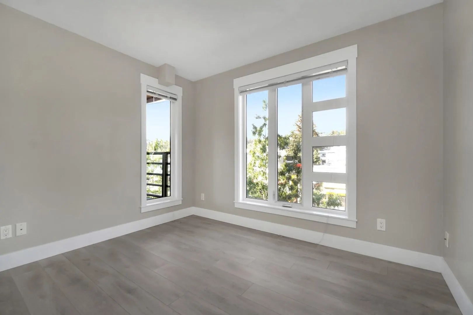 309 857 W 15th Street