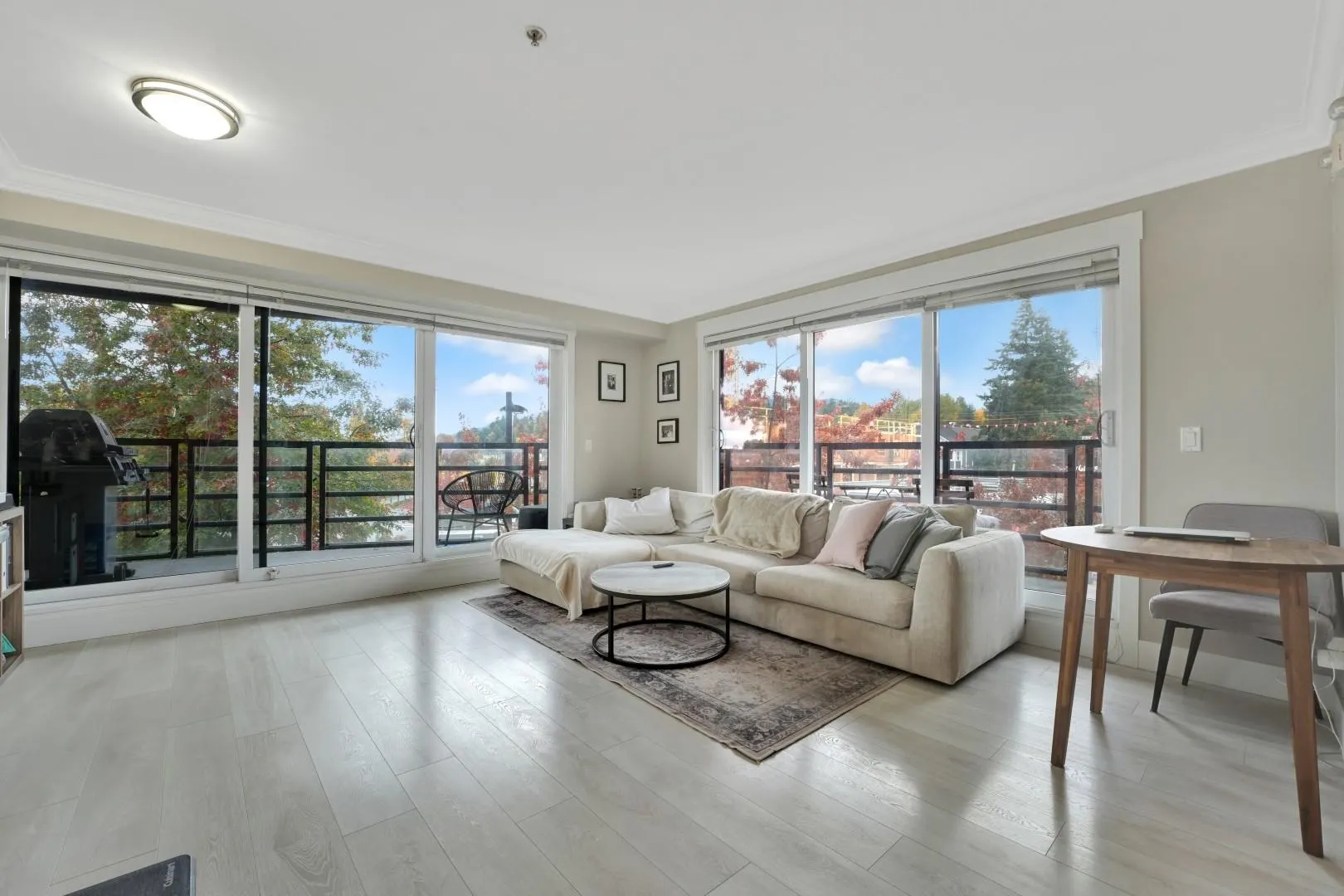 309 857 W 15th Street