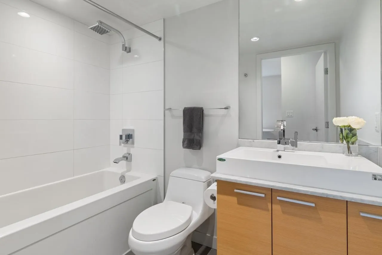 507 1808 W 3rd Avenue