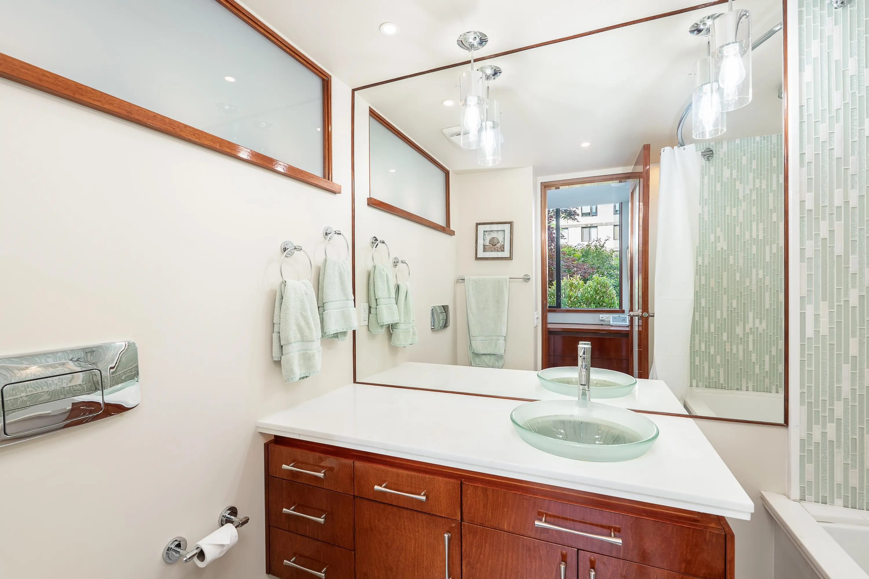 103 2108 Argyle Avenue