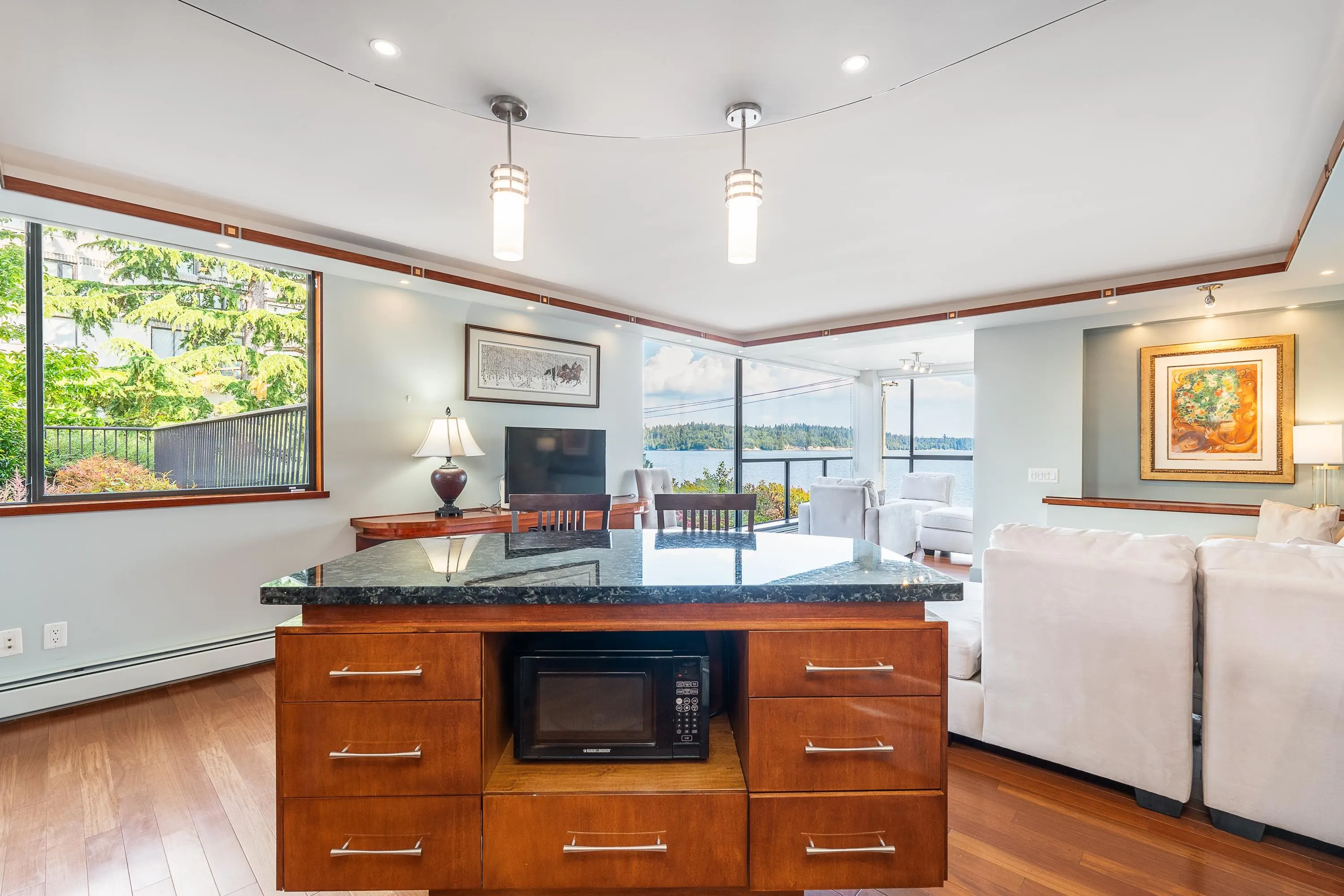 103 2108 Argyle Avenue