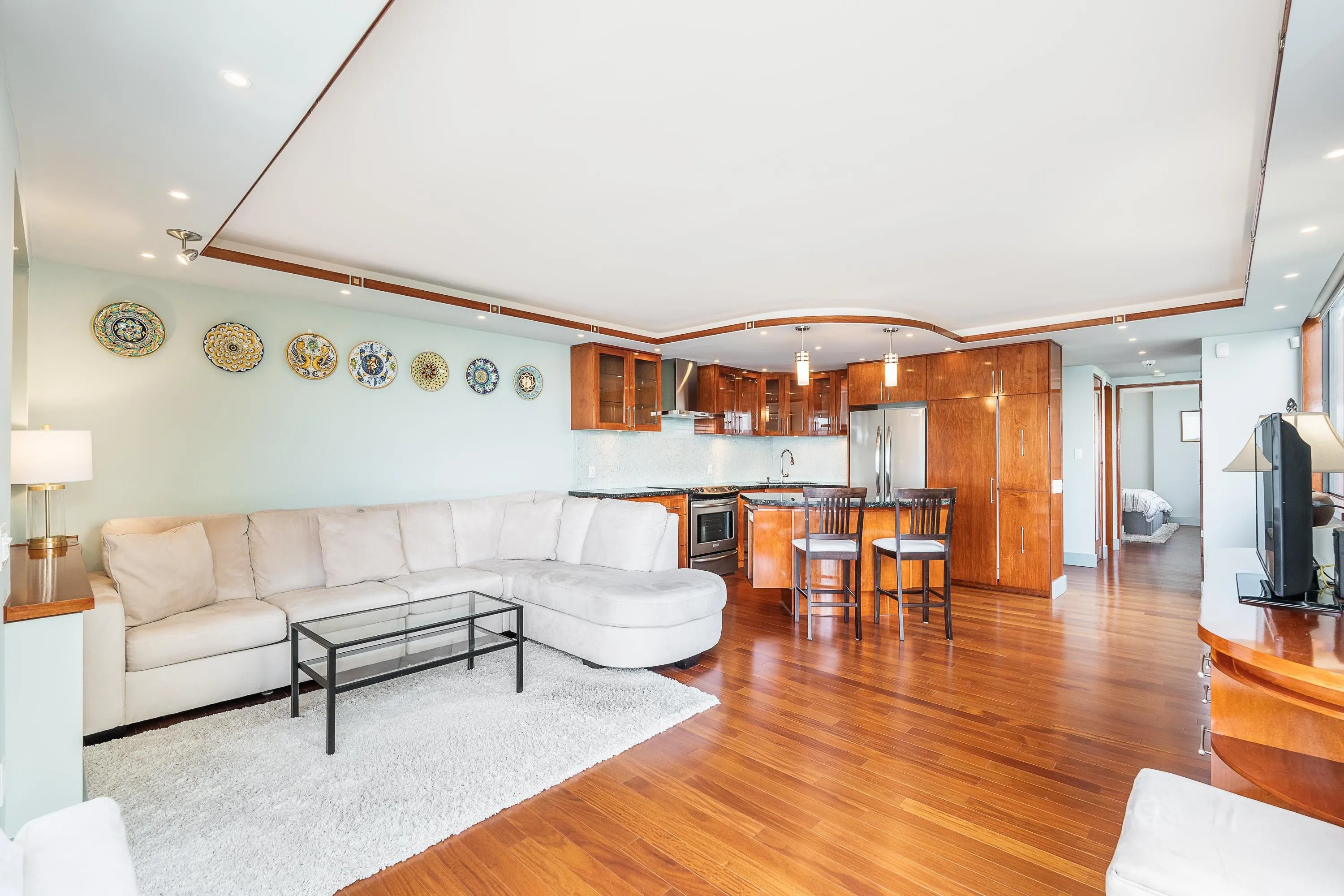 103 2108 Argyle Avenue