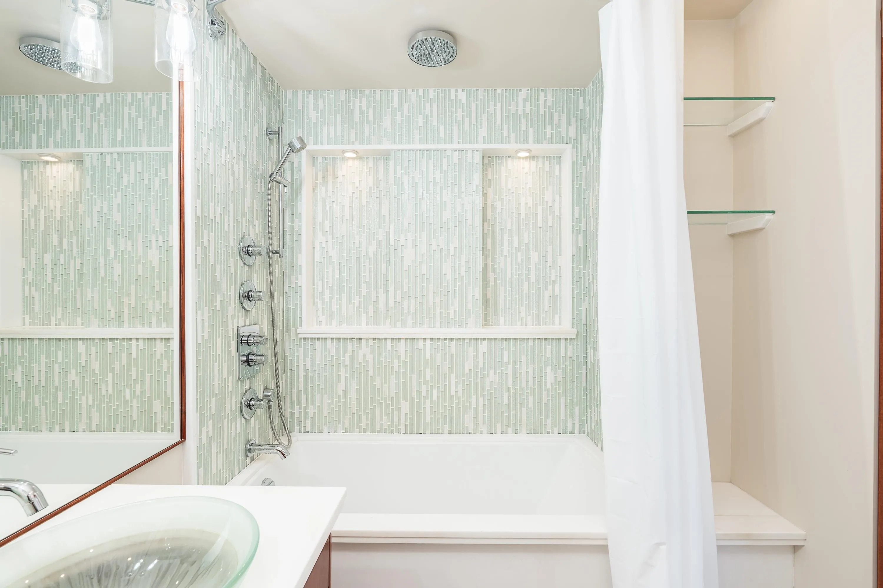 103 2108 Argyle Avenue