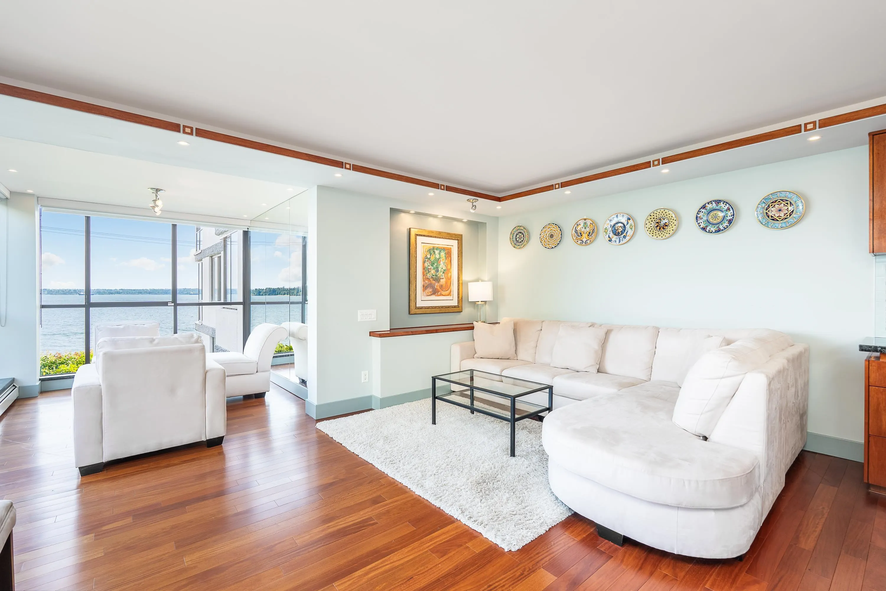 103 2108 Argyle Avenue