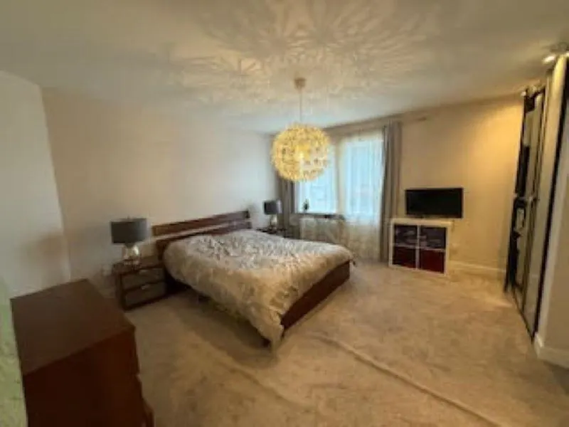 2474 Kensinngton Crescent