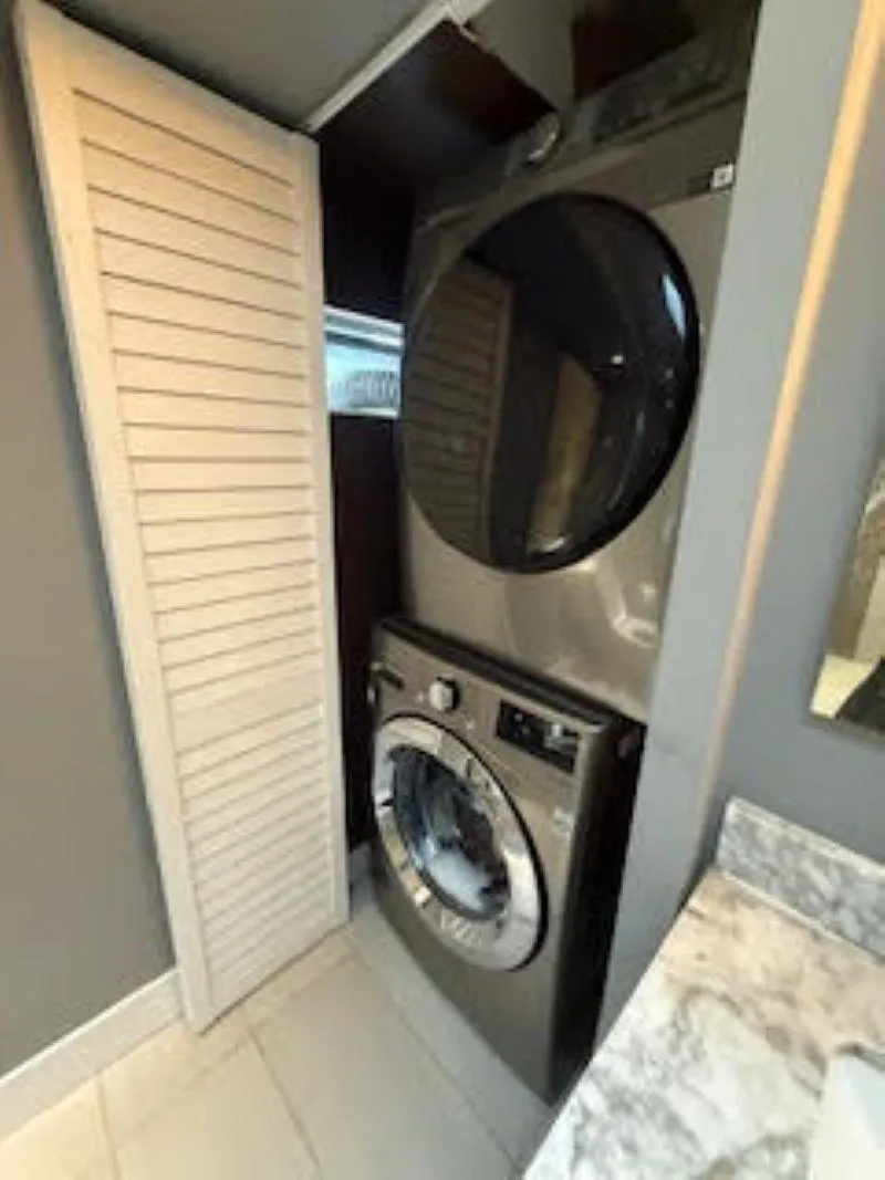 2474 Kensinngton Crescent