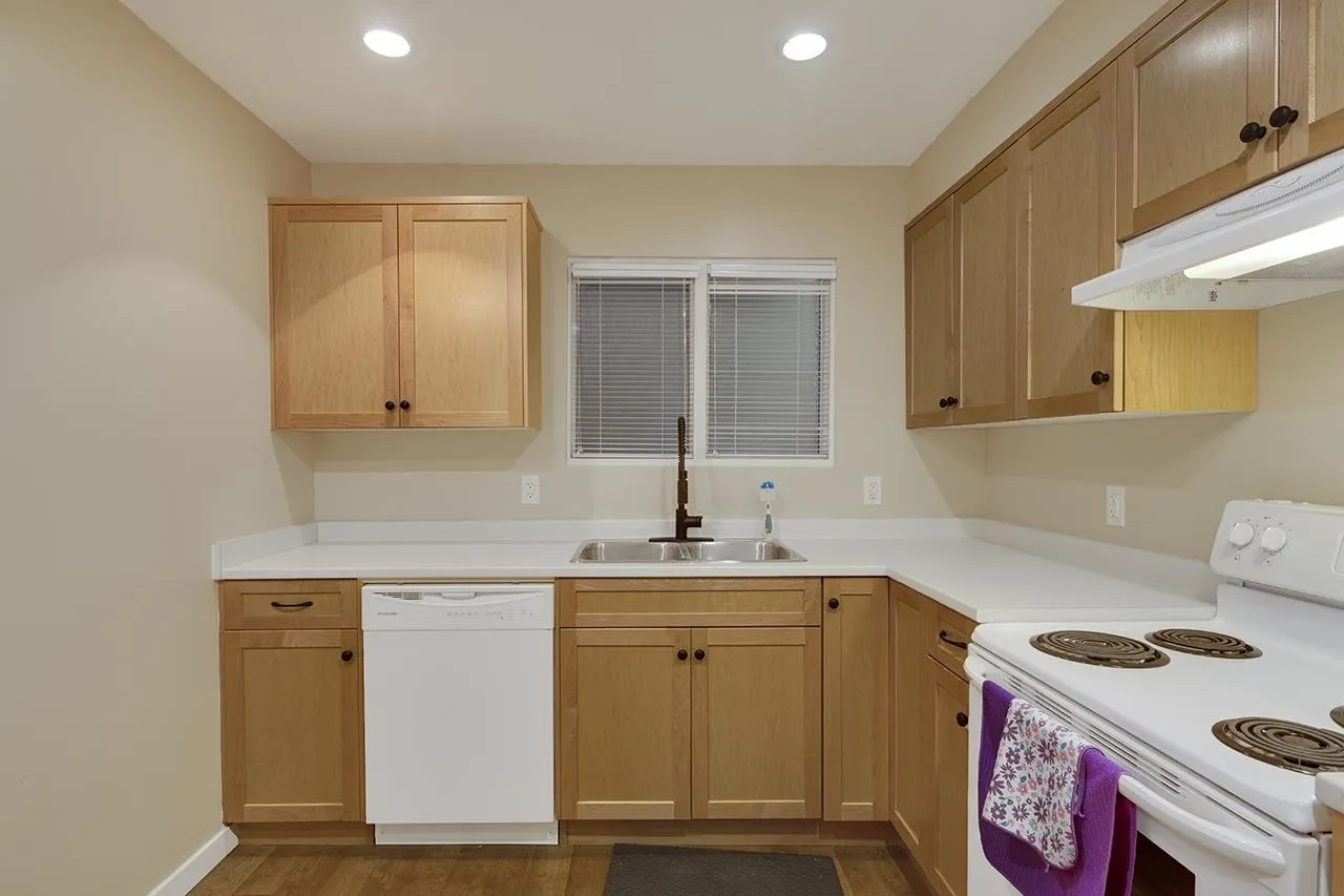 3380 Marquette Crescent