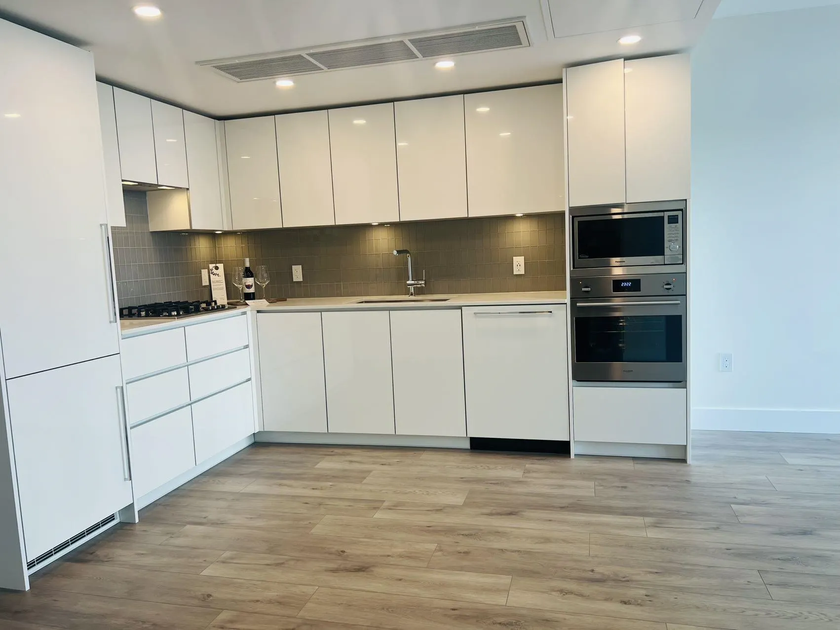 2003 10428 Whalley Boulevard