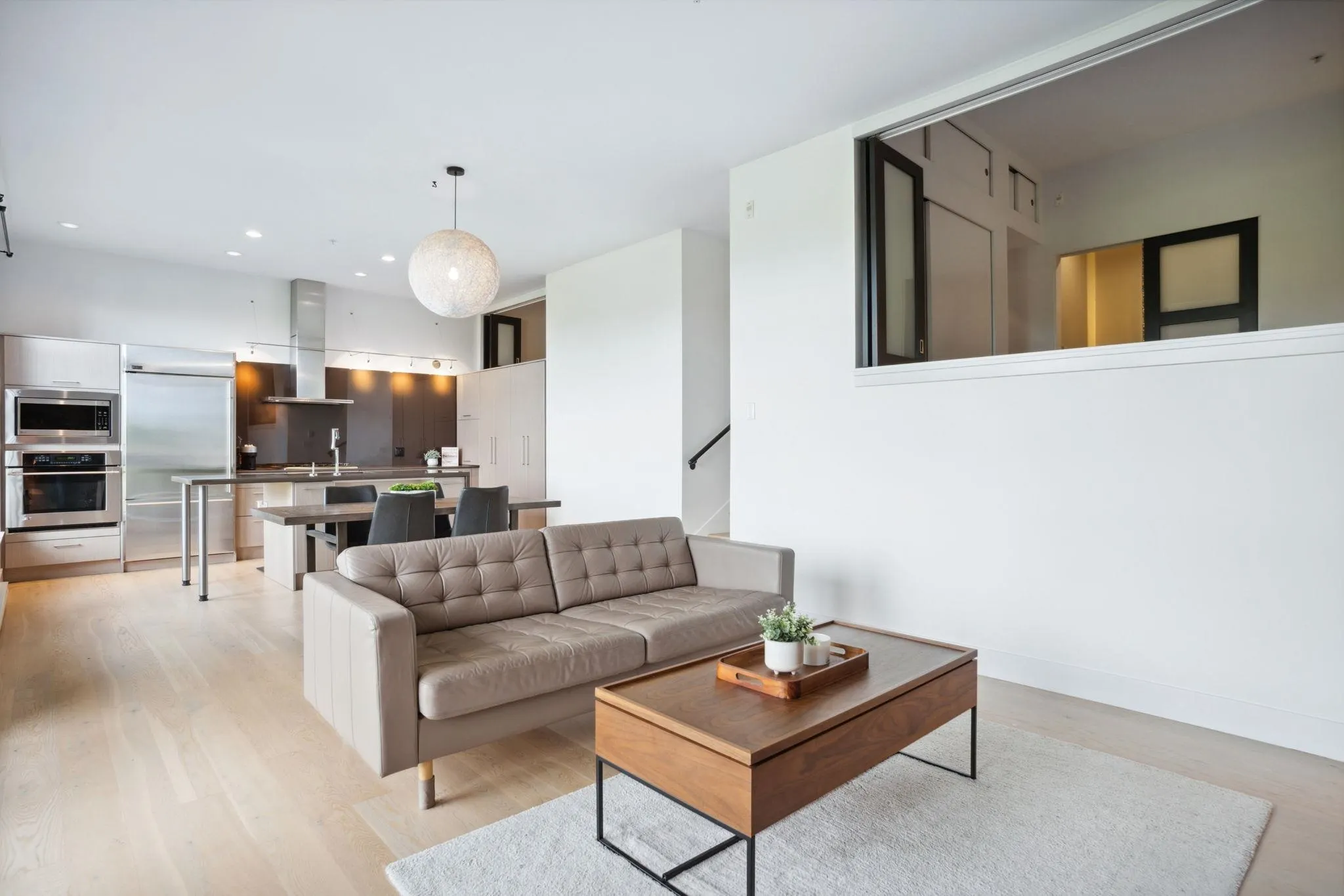 302 220 Salter Street