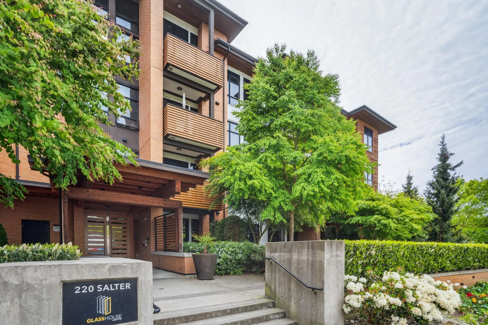302 220 Salter Street