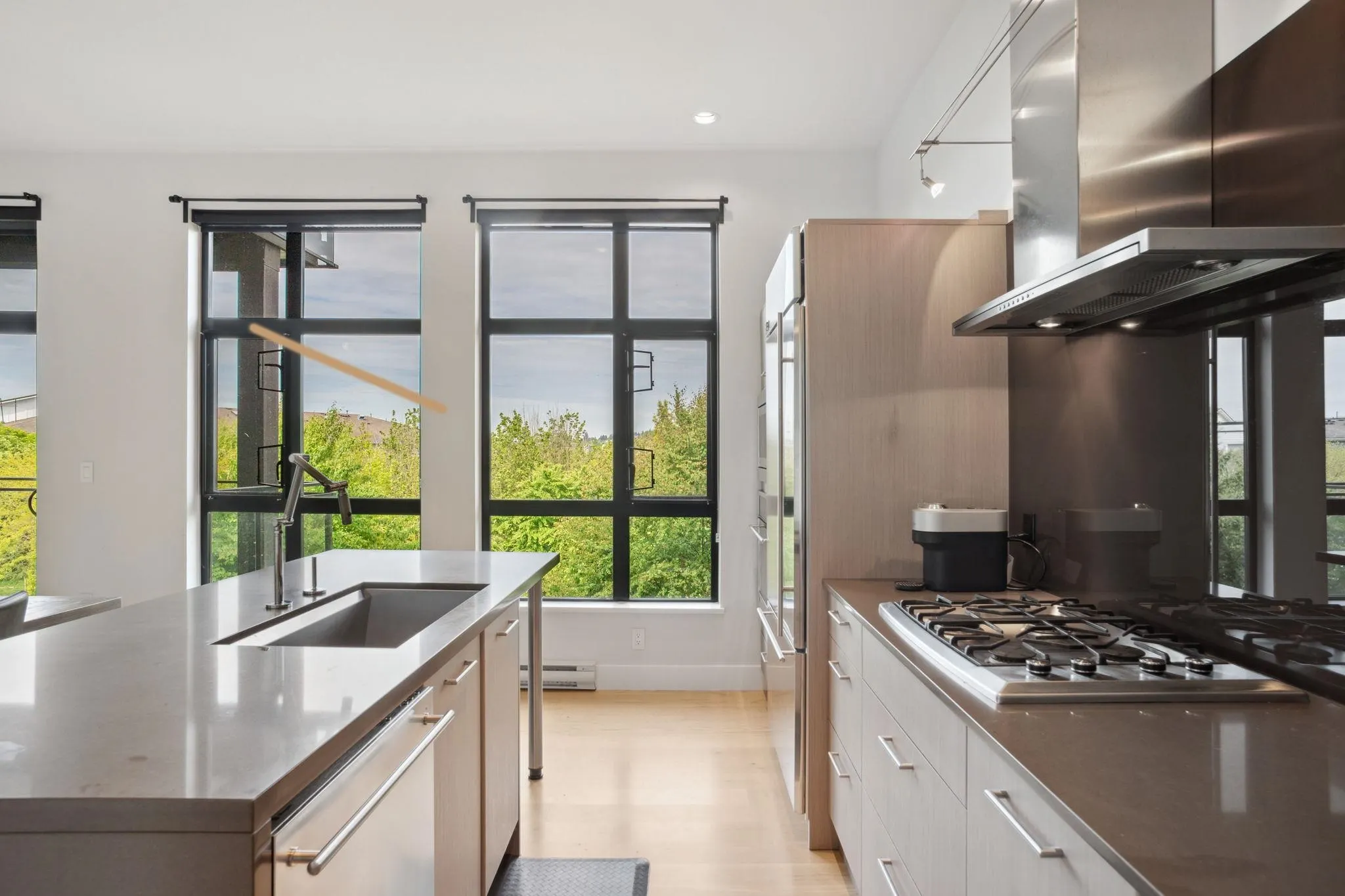 302 220 Salter Street