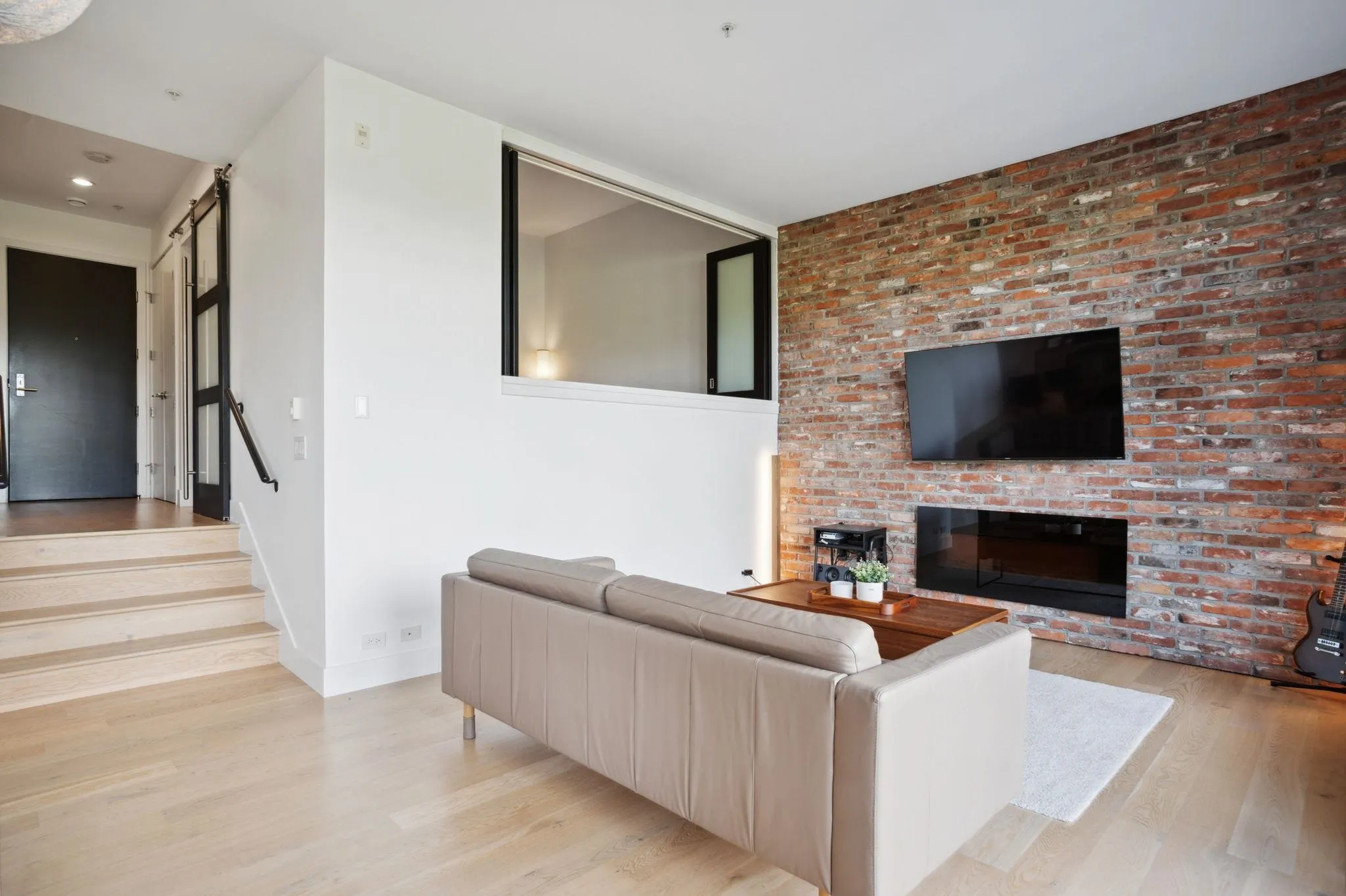 302 220 Salter Street