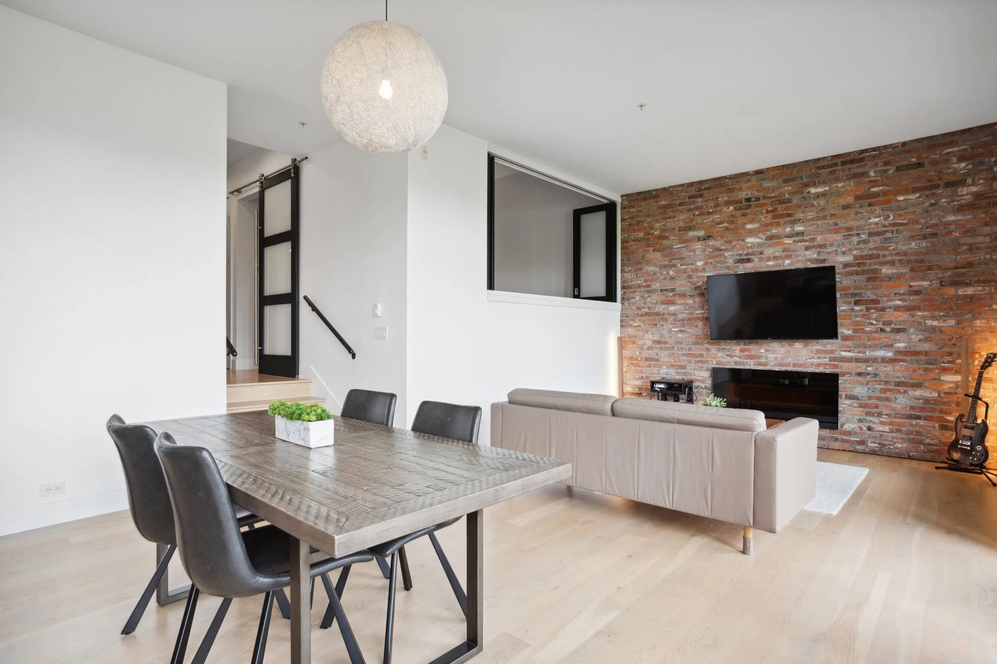 302 220 Salter Street