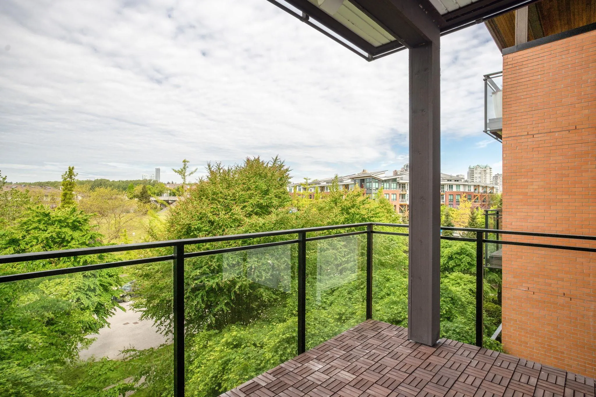 302 220 Salter Street